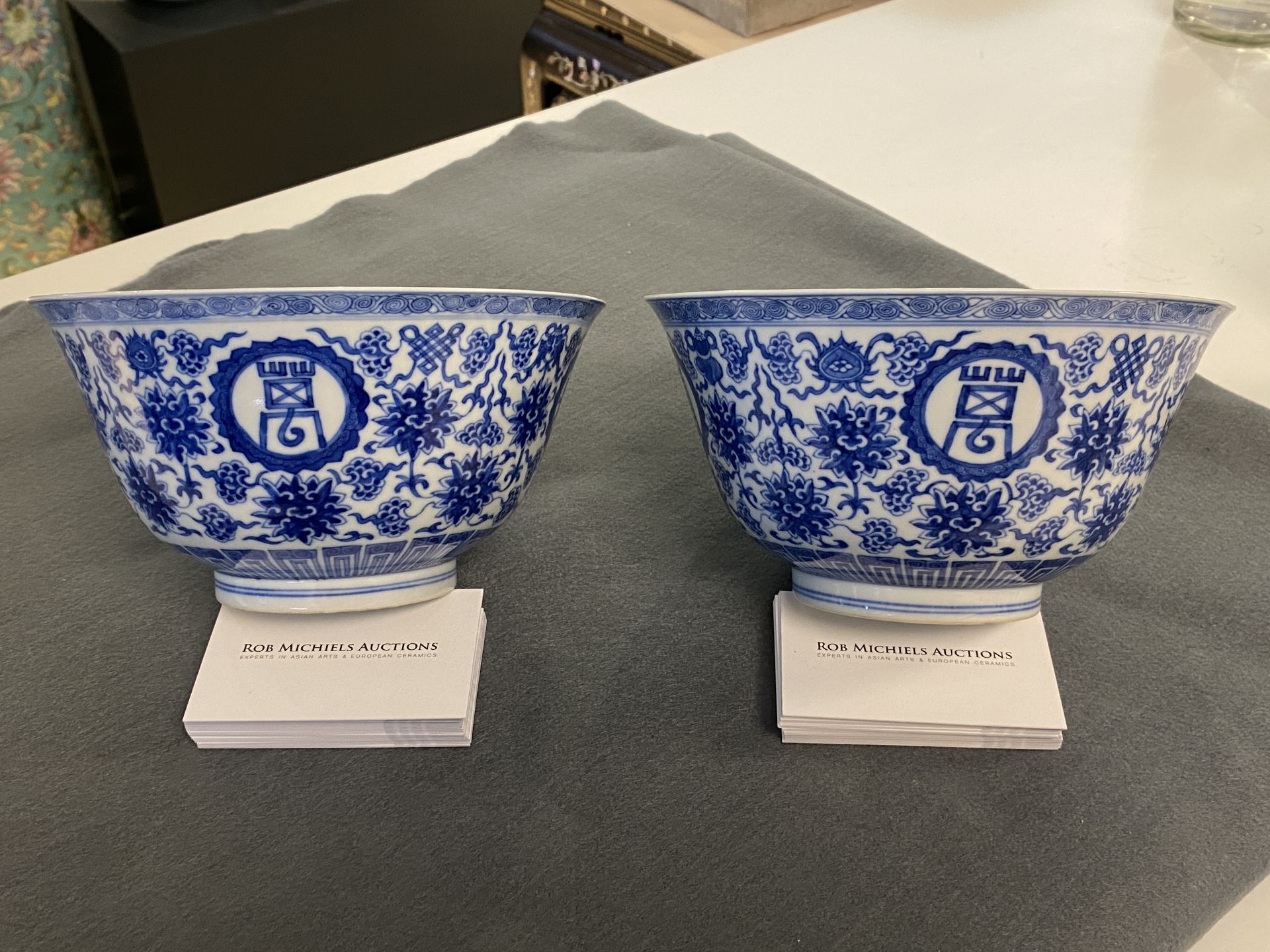 A pair of Chinese blue and white 'wan shou wu jiang' bowls, Qianlong mark and of the period - Bild 8 aus 40