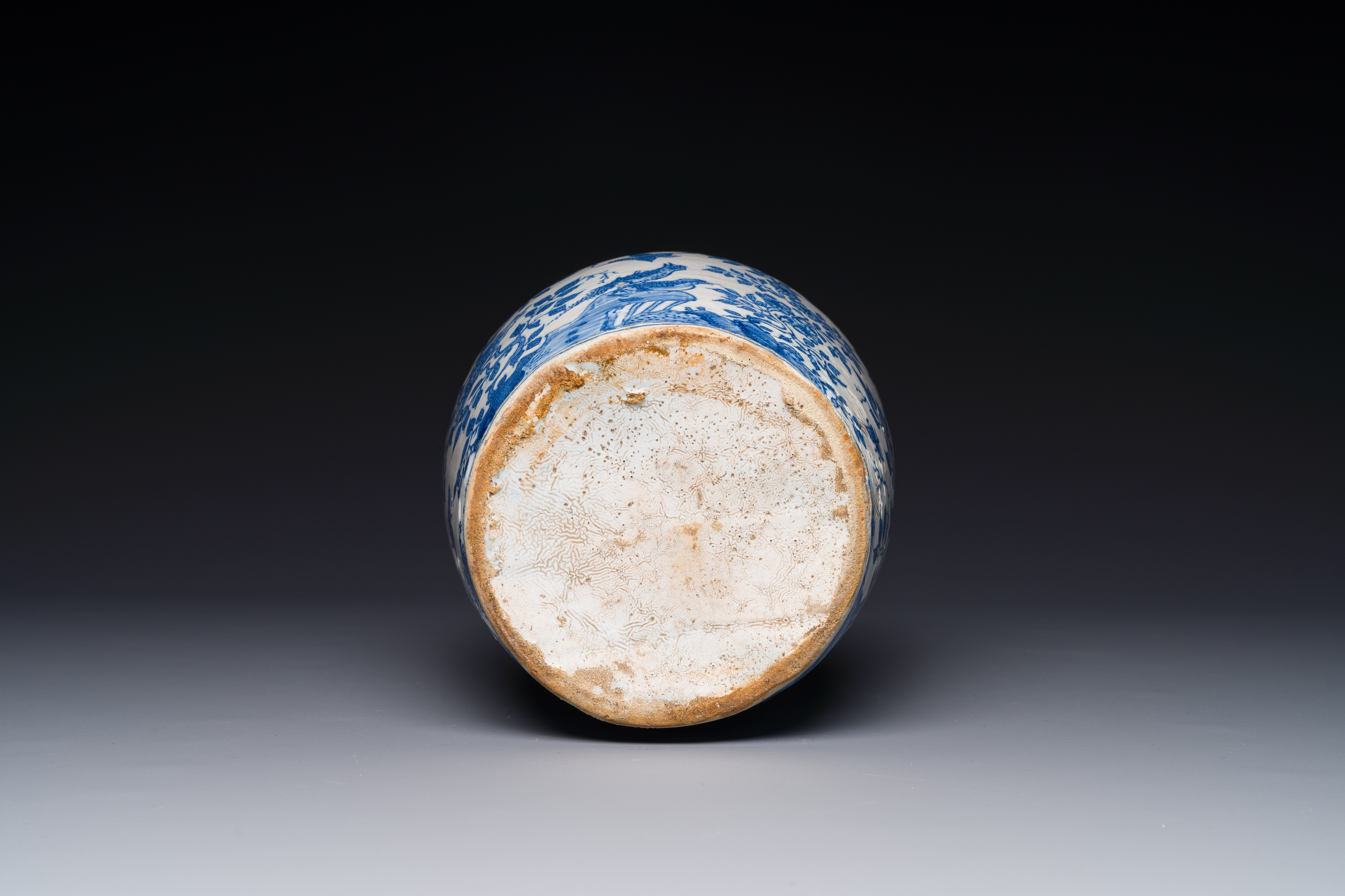 A Dutch blue and white chinoiserie bottle vase, Delft or Haarlem, 1st half 17th C. - Image 5 of 7