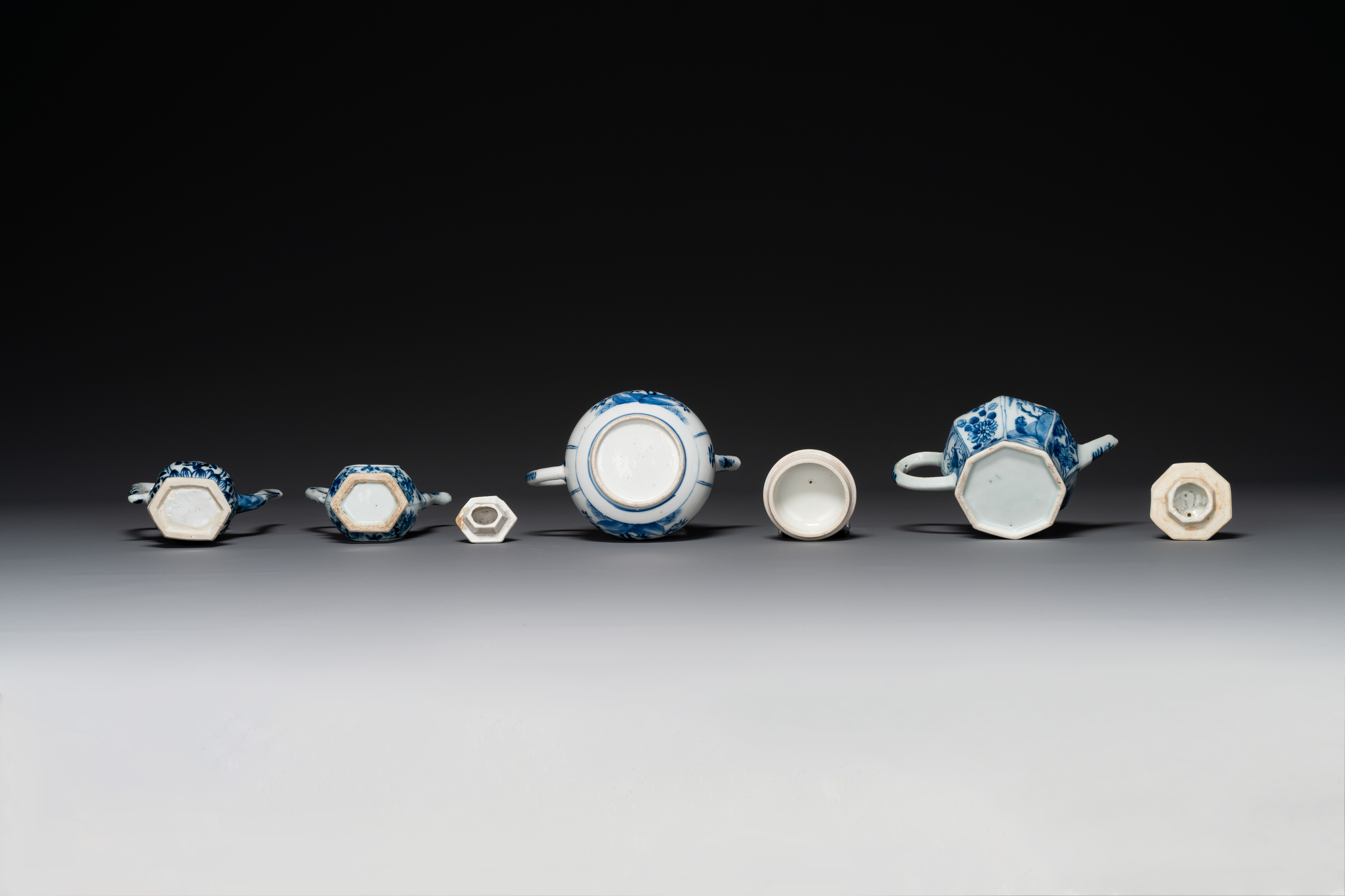 Two Chinese blue and white ewers and two teapots, Kangxi - Image 4 of 4