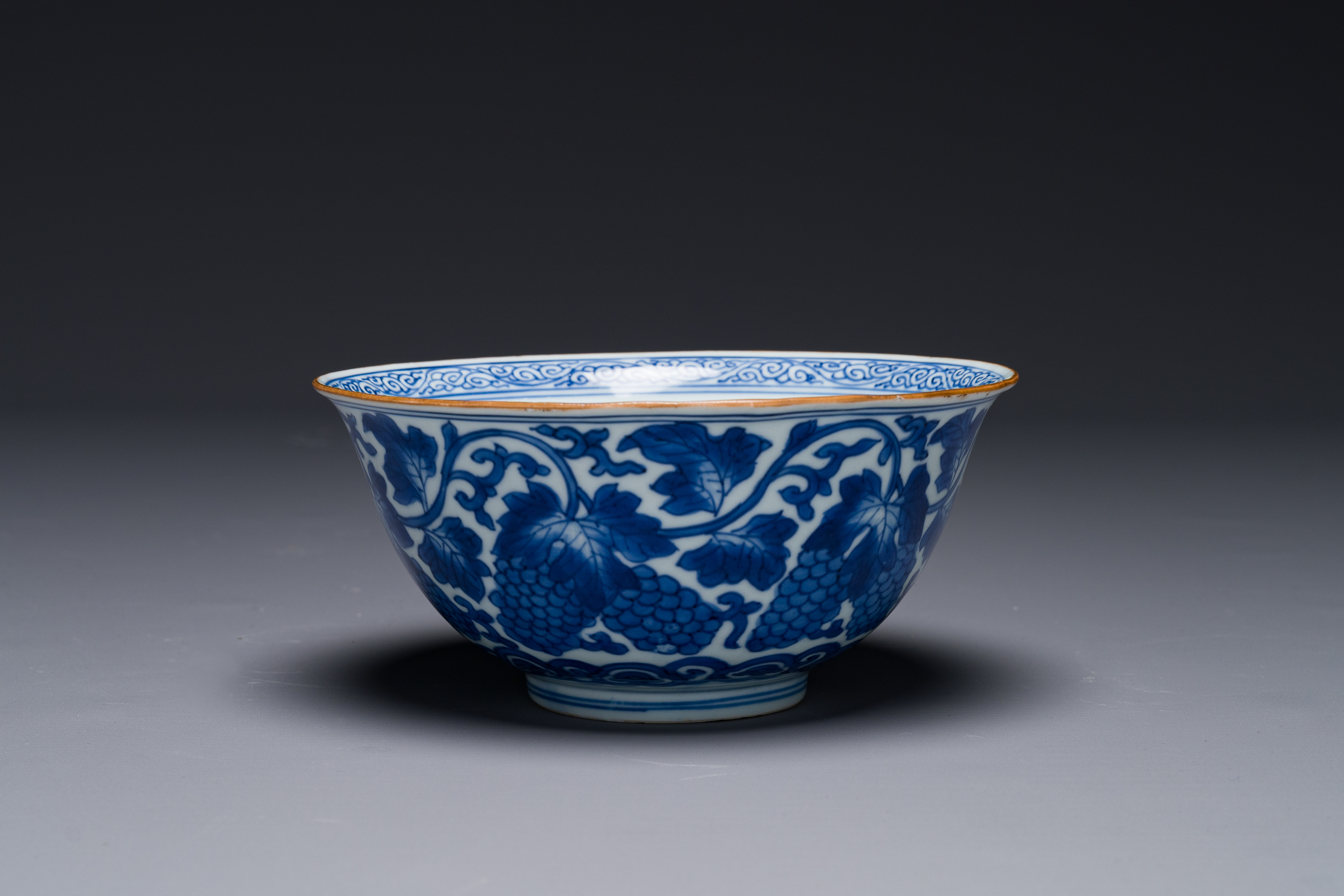 A Chinese blue and white 'grape' bowl, Jiajing mark, Shunzhi/Kangxi - Image 3 of 6