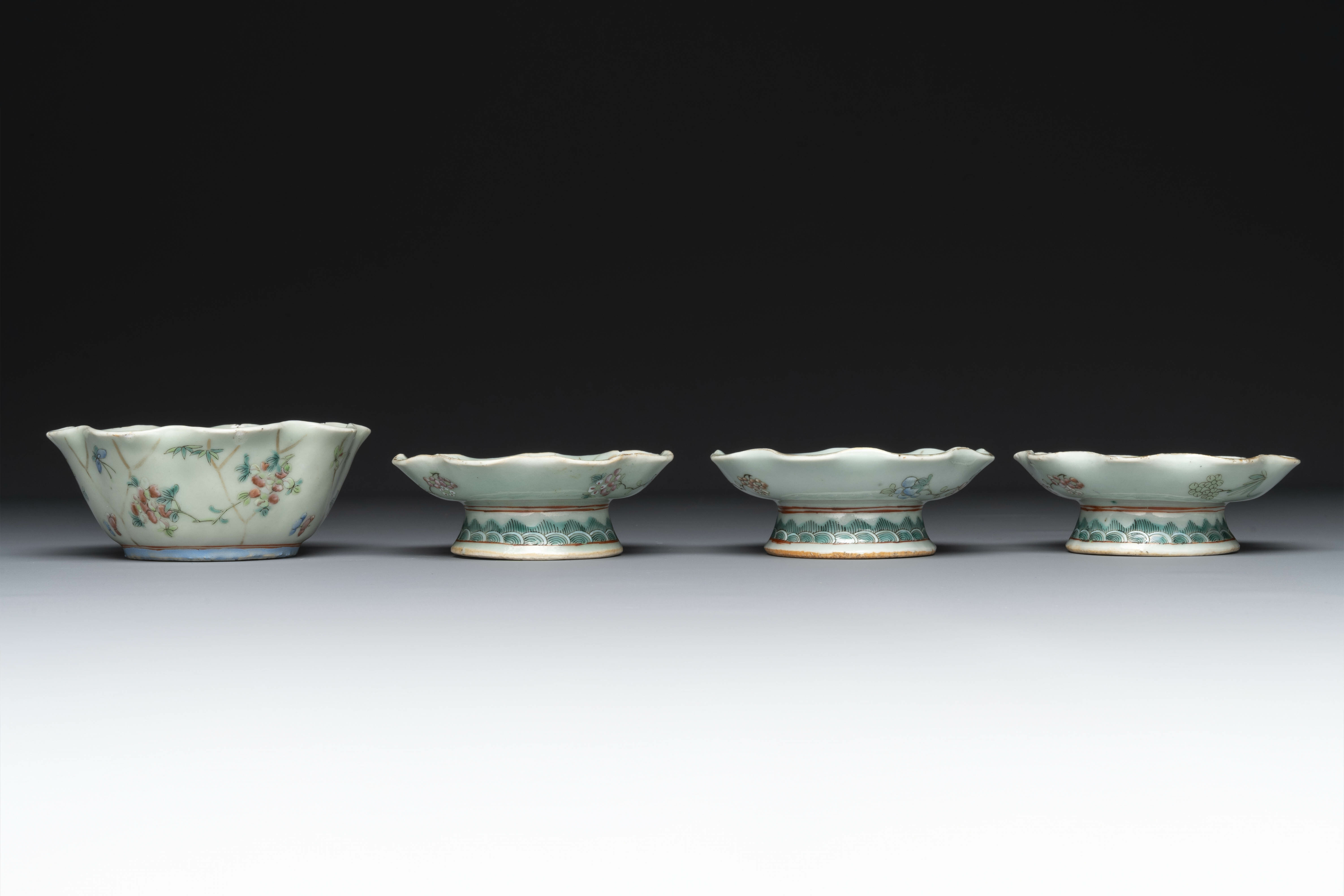 A varied collection of eight pieces of Chinese famille rose porcelain, 18/19th C. - Image 19 of 21