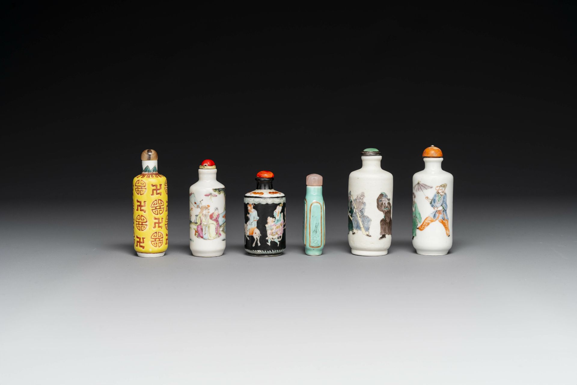 Six various Chinese famille verte and rose snuff bottles, shou mark, 19/20th century - Image 2 of 6