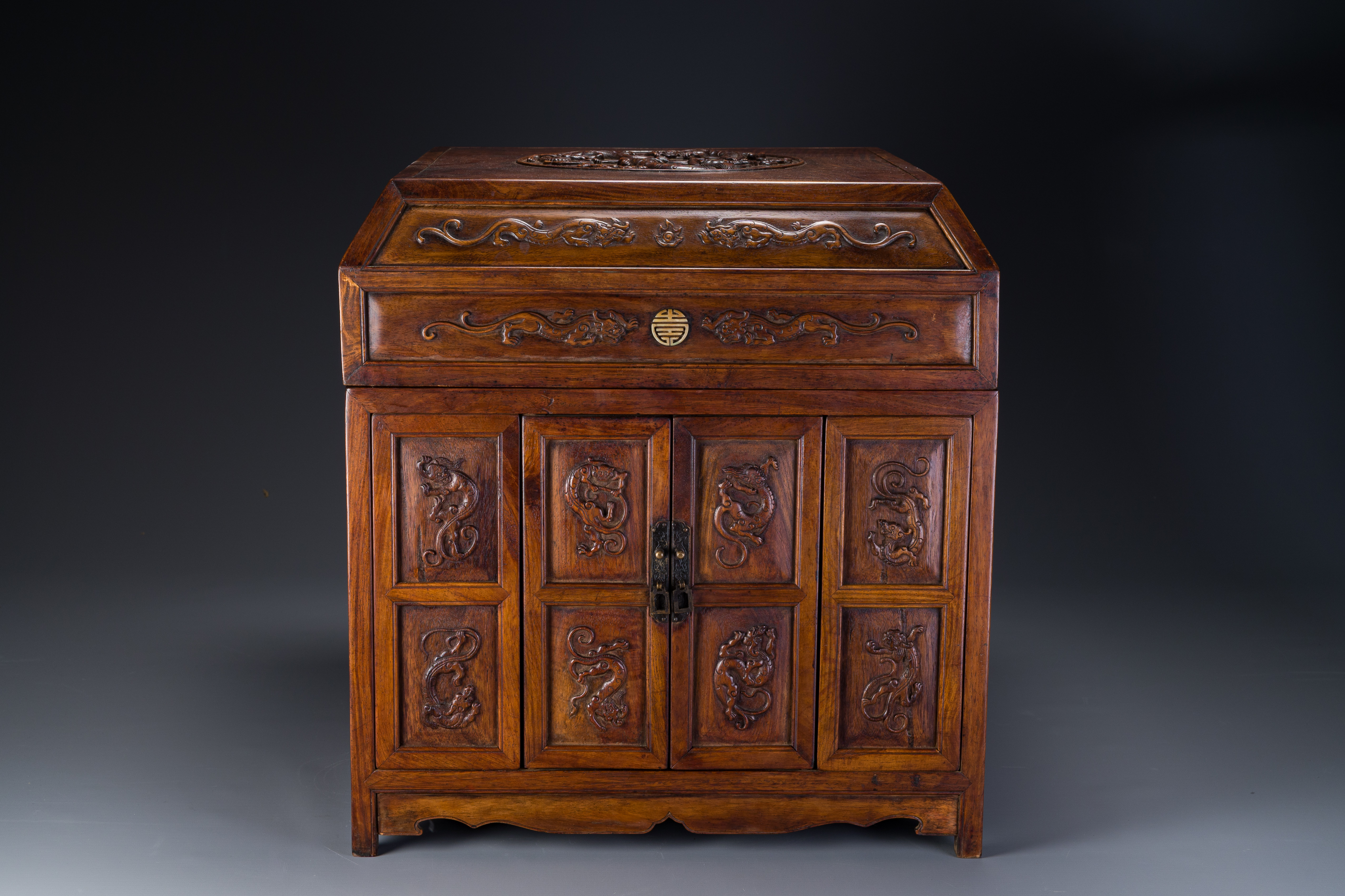 A rare Chinese huanghuali wood 'duo bao ge' cabinet of curiosities with chilong design, 18/19th C. - Image 2 of 14