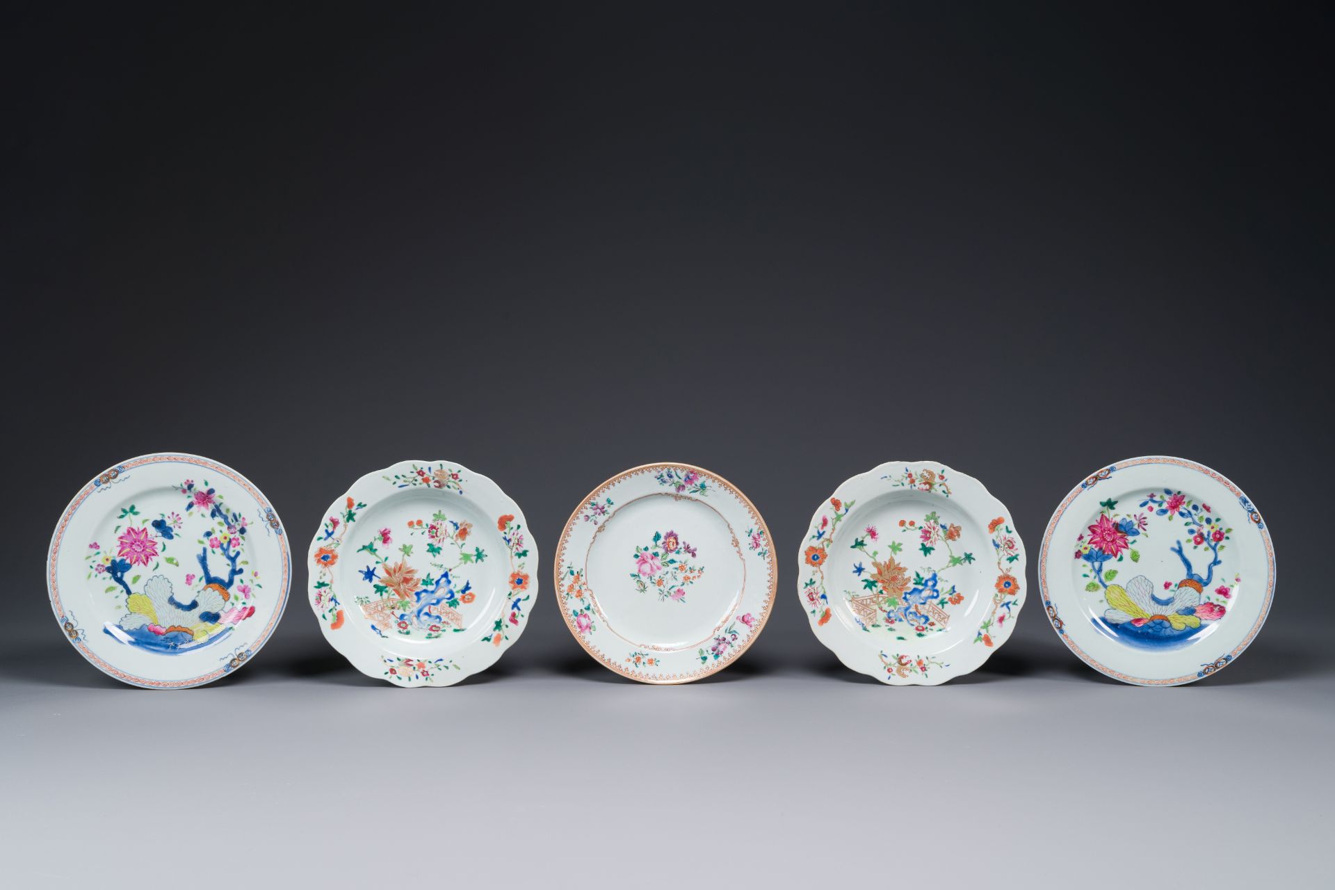 Twelve Chinese famille rose plates with floral design, Qianlong - Bild 2 aus 3
