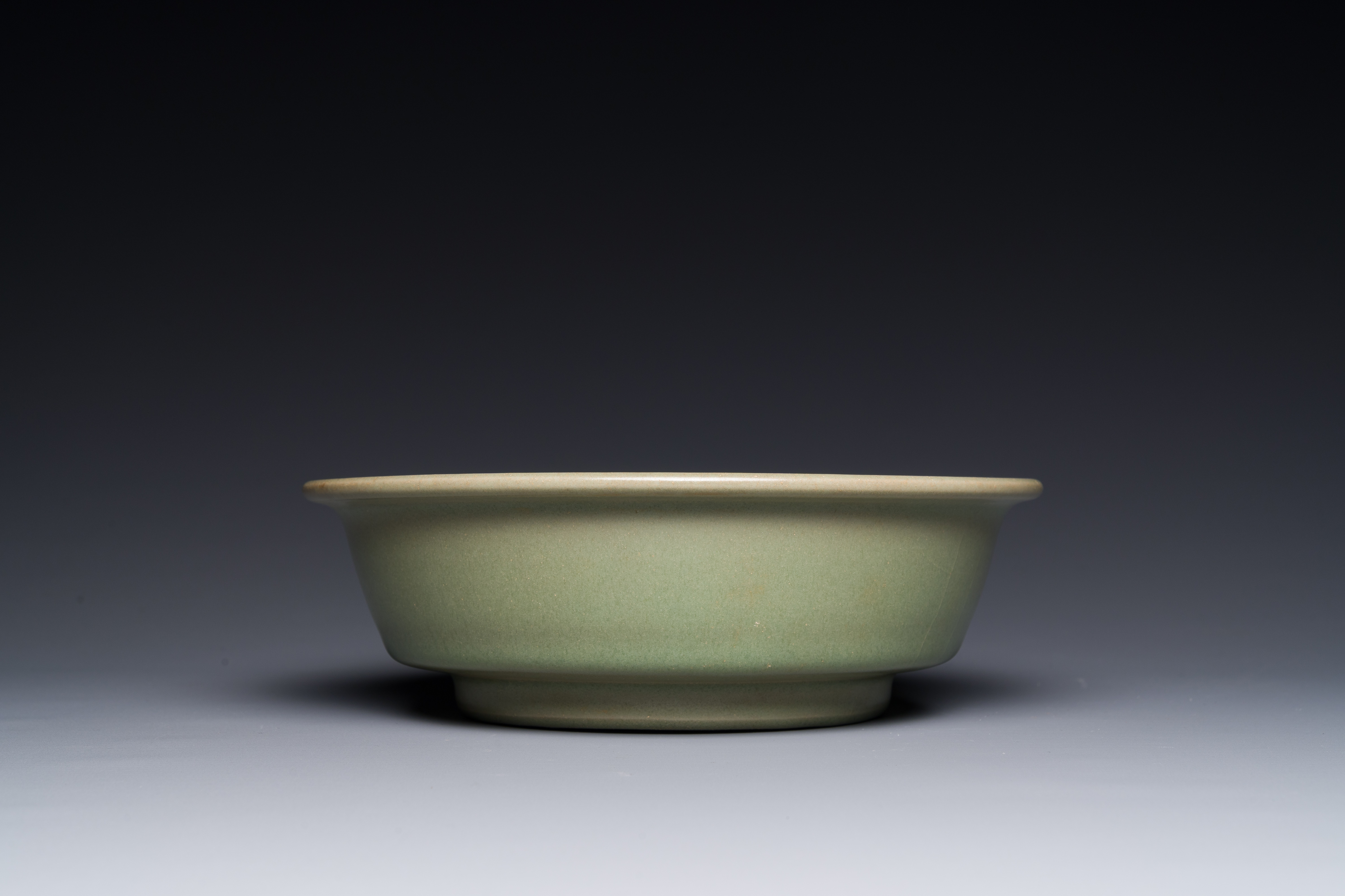 A Chinese Longquan celadon brush washer with anhua 'fish' design, Yuan/Ming - Image 4 of 5