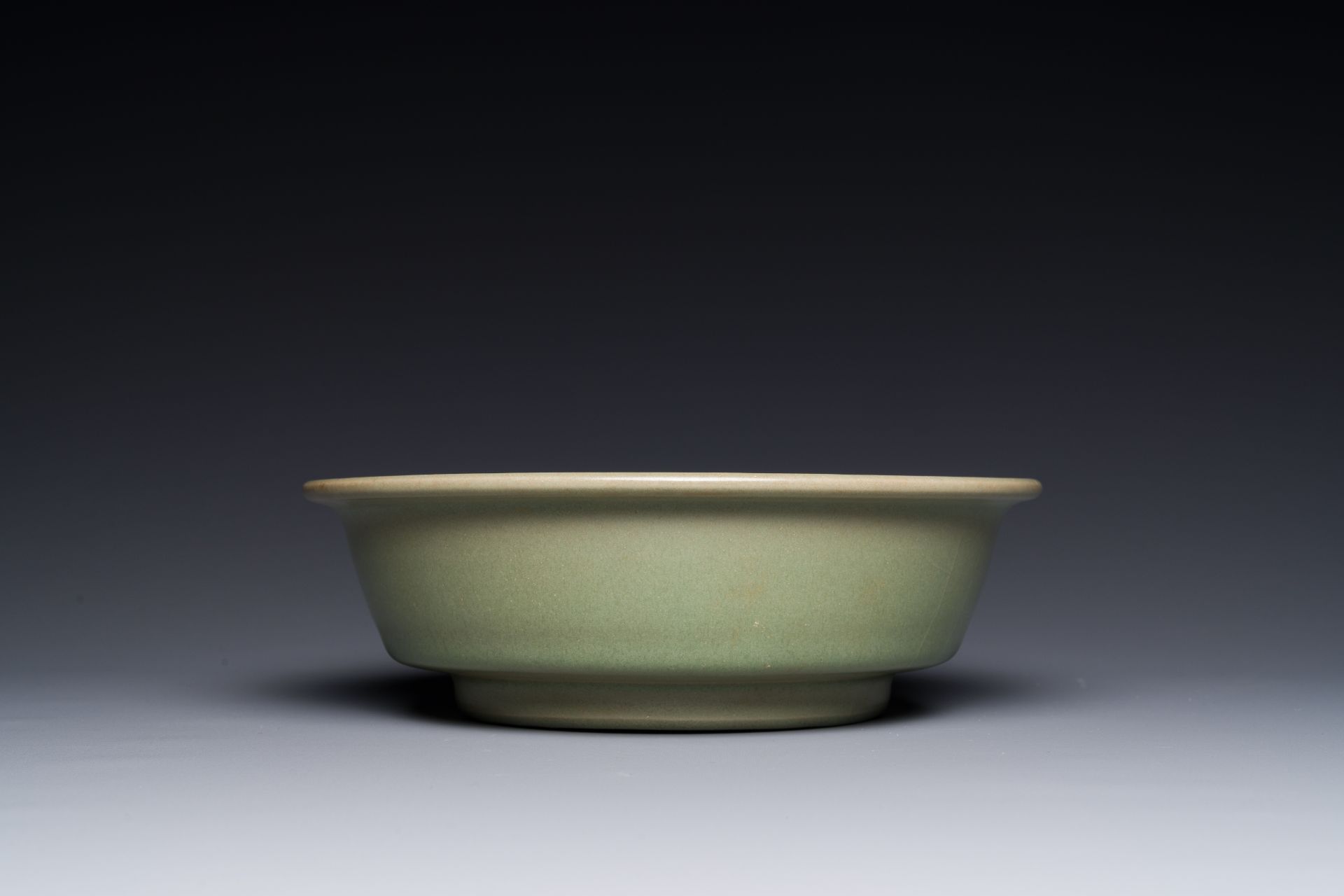 A Chinese Longquan celadon brush washer with anhua 'fish' design, Yuan/Ming - Image 4 of 5