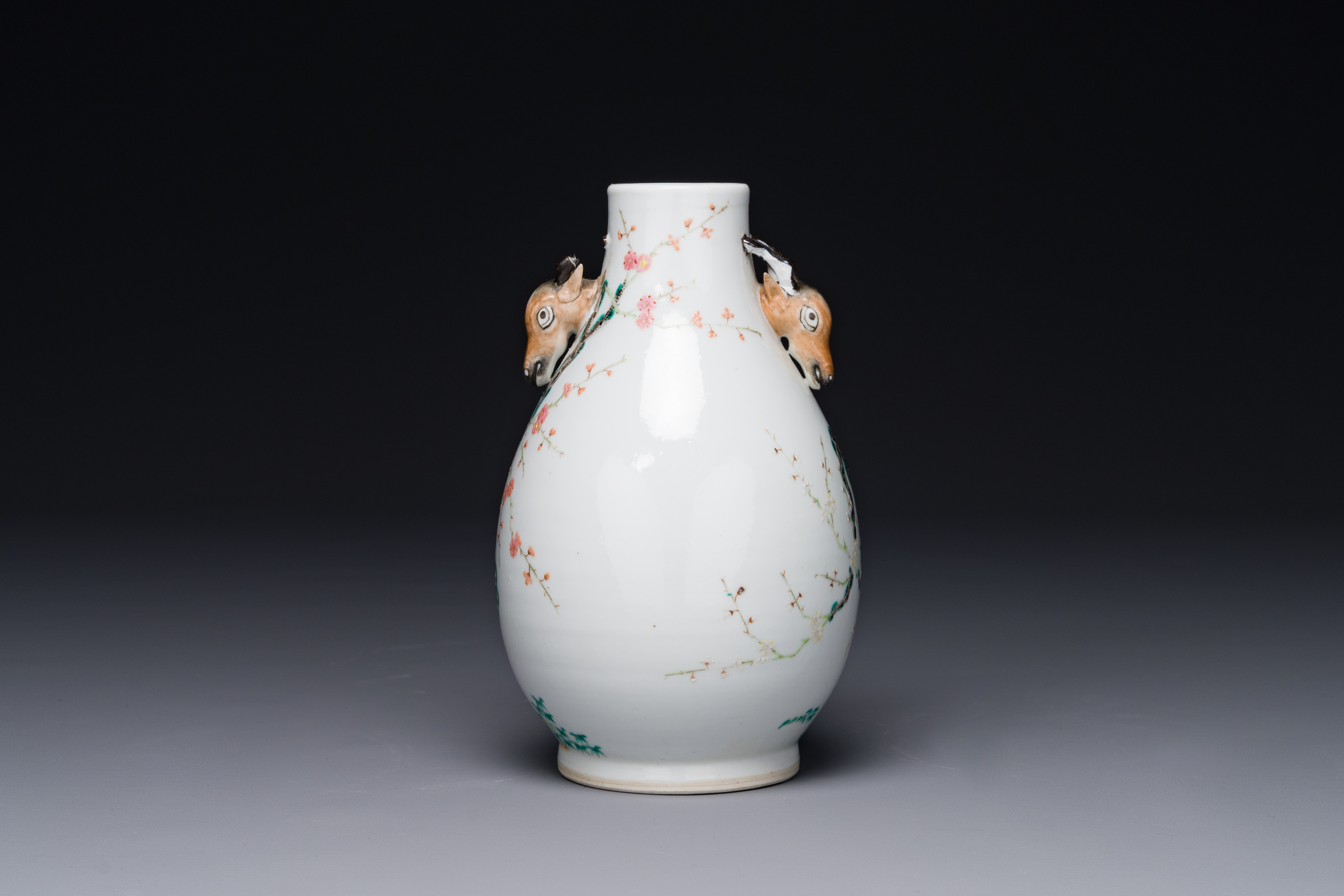 A Chinese famille rose 'hu' vase with peacocks, Yongzheng mark, 19th C. - Image 3 of 6