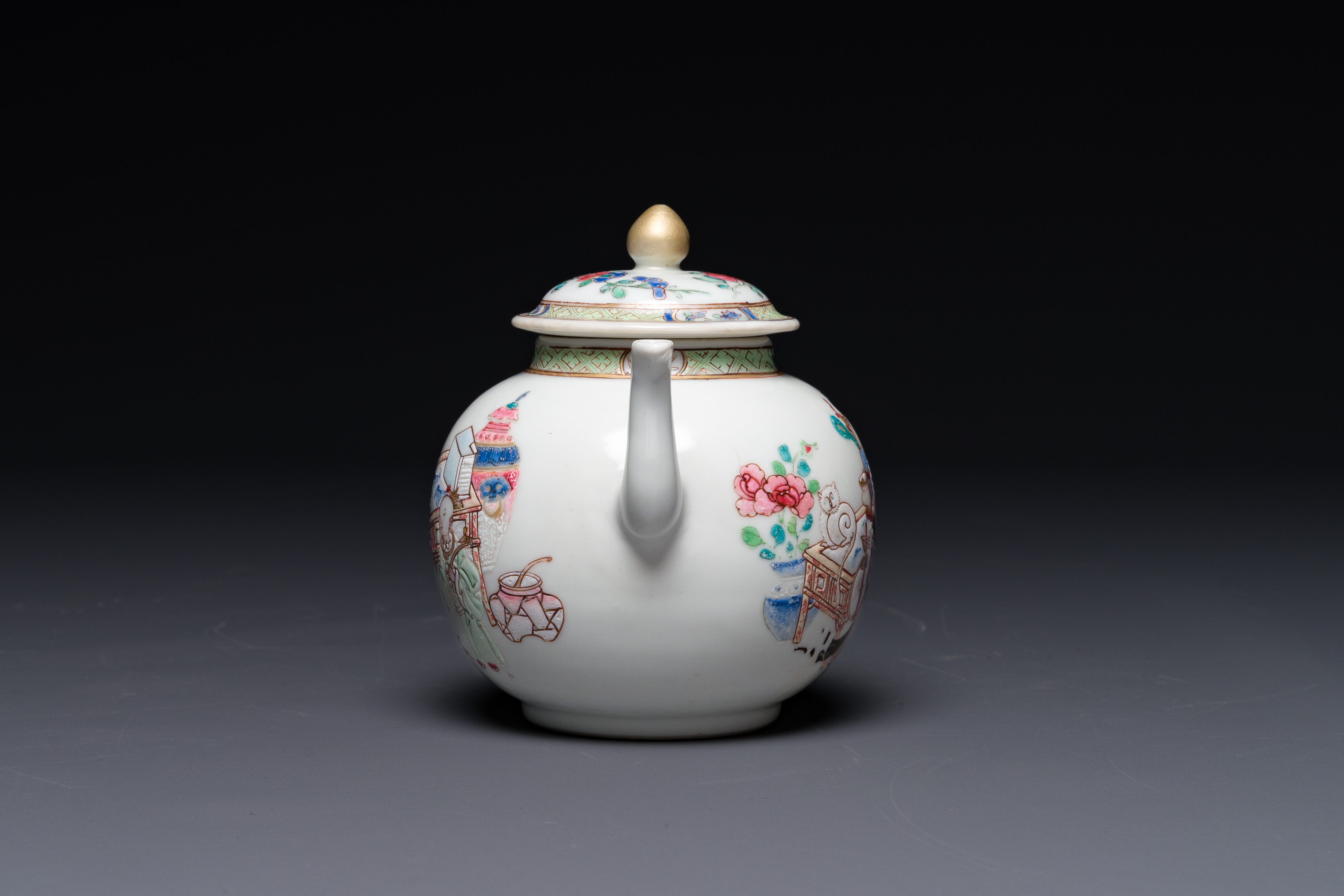 A fine Chinese famille rose teapot with a cat, lady and child, Yongzheng - Image 2 of 6