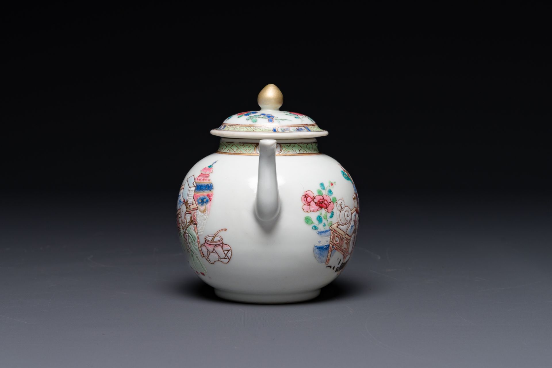 A fine Chinese famille rose teapot with a cat, lady and child, Yongzheng - Image 2 of 6