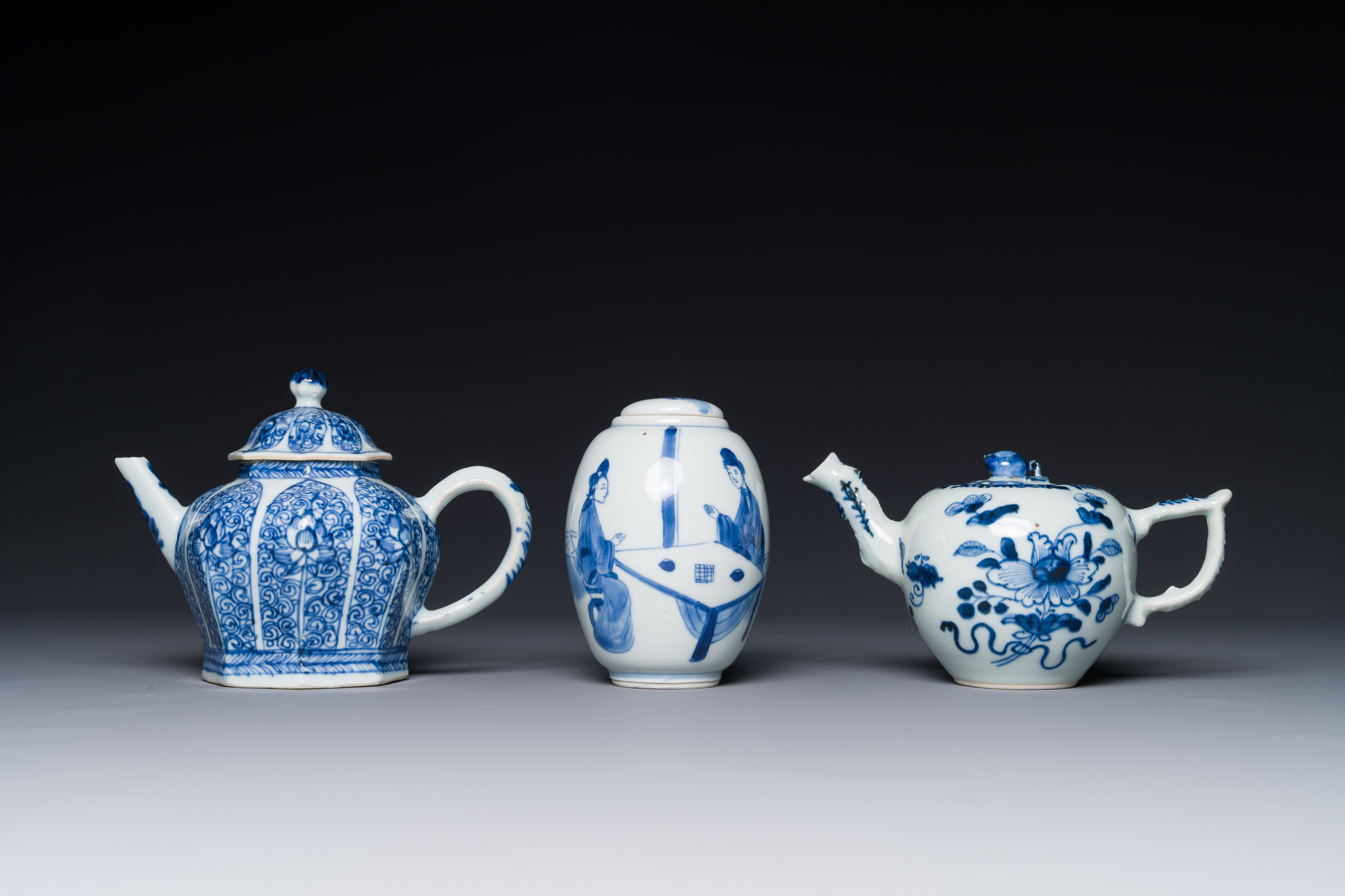 A Chinese blue and white tea caddy and two teapots, Kangxi/Qianlong - Image 2 of 5