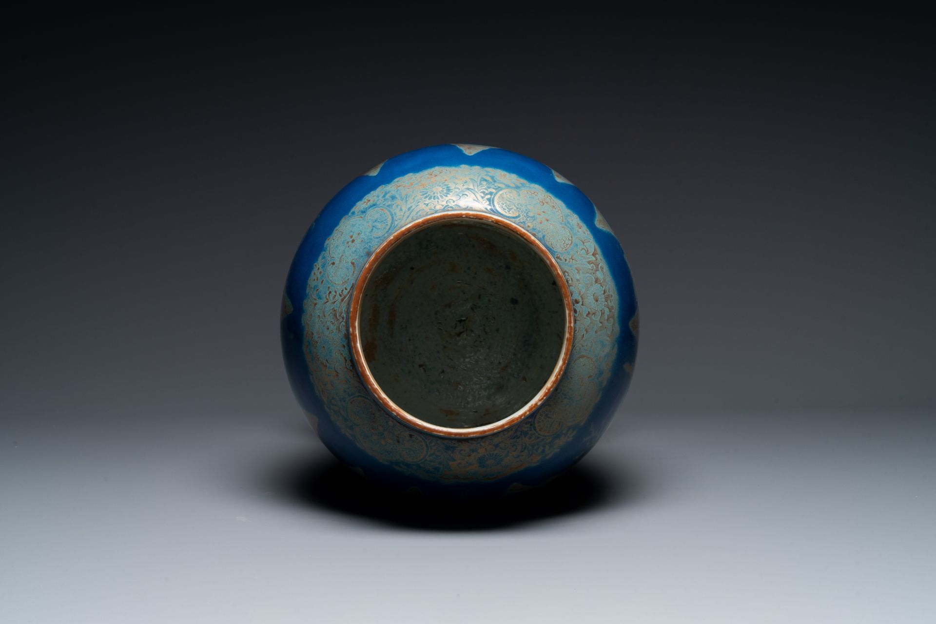 A Chinese gilt-decorated powder-blue vases with landscape design, Qianlong/jiaqing - Image 5 of 6