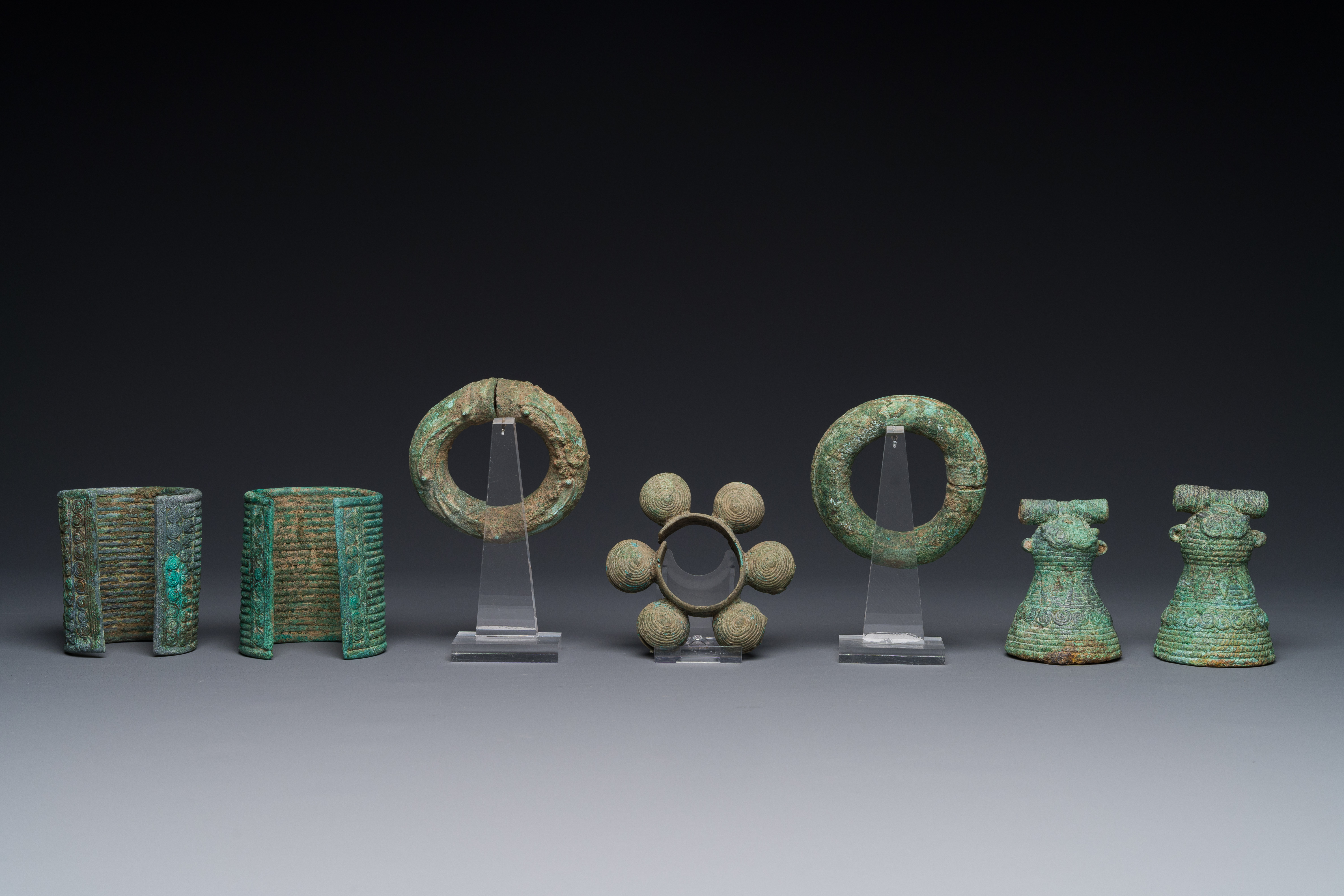 A collection of bronze bracelets and animal bells, Vietnam and Cambodia, 4th/1st C. B.C - Image 6 of 18