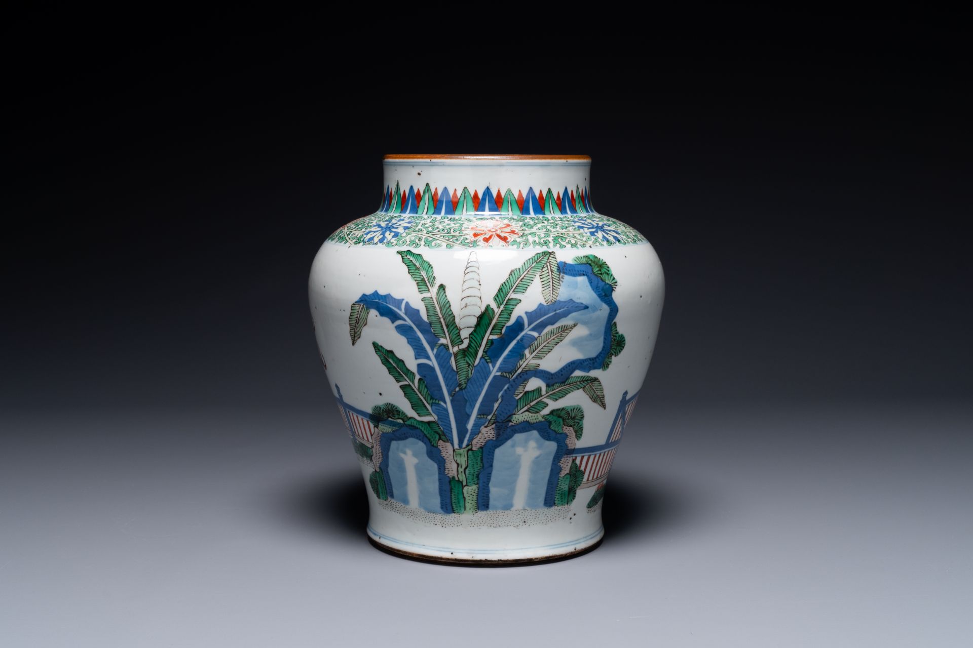A Chinese wucai 'qilin' baluster vase, 19th C. - Bild 3 aus 6