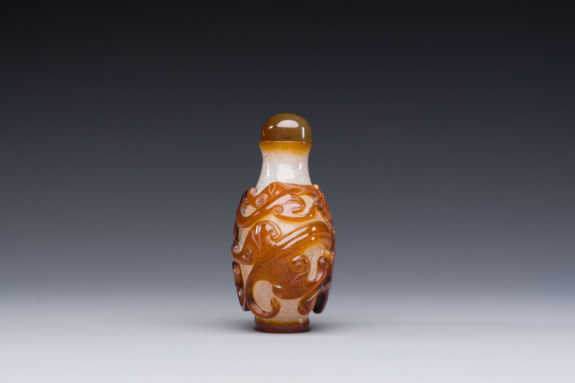 A rare Chinese brown-overlay white glass snuff bottle with chilong design, Qianlong/Jiaqing - Image 4 of 6