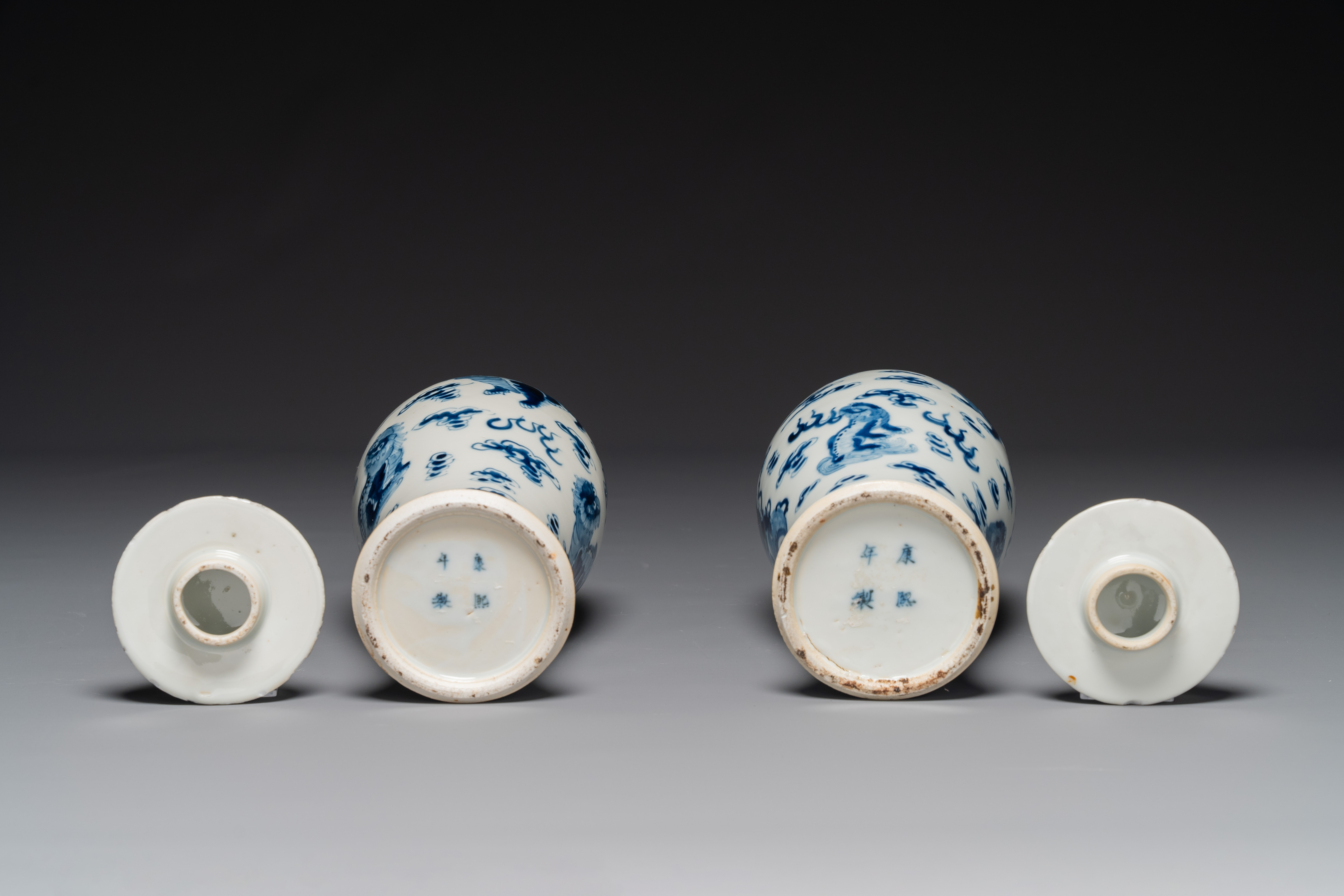 A pair of Chinese blue and white covered vases and three jars, 19th C. - Image 6 of 6