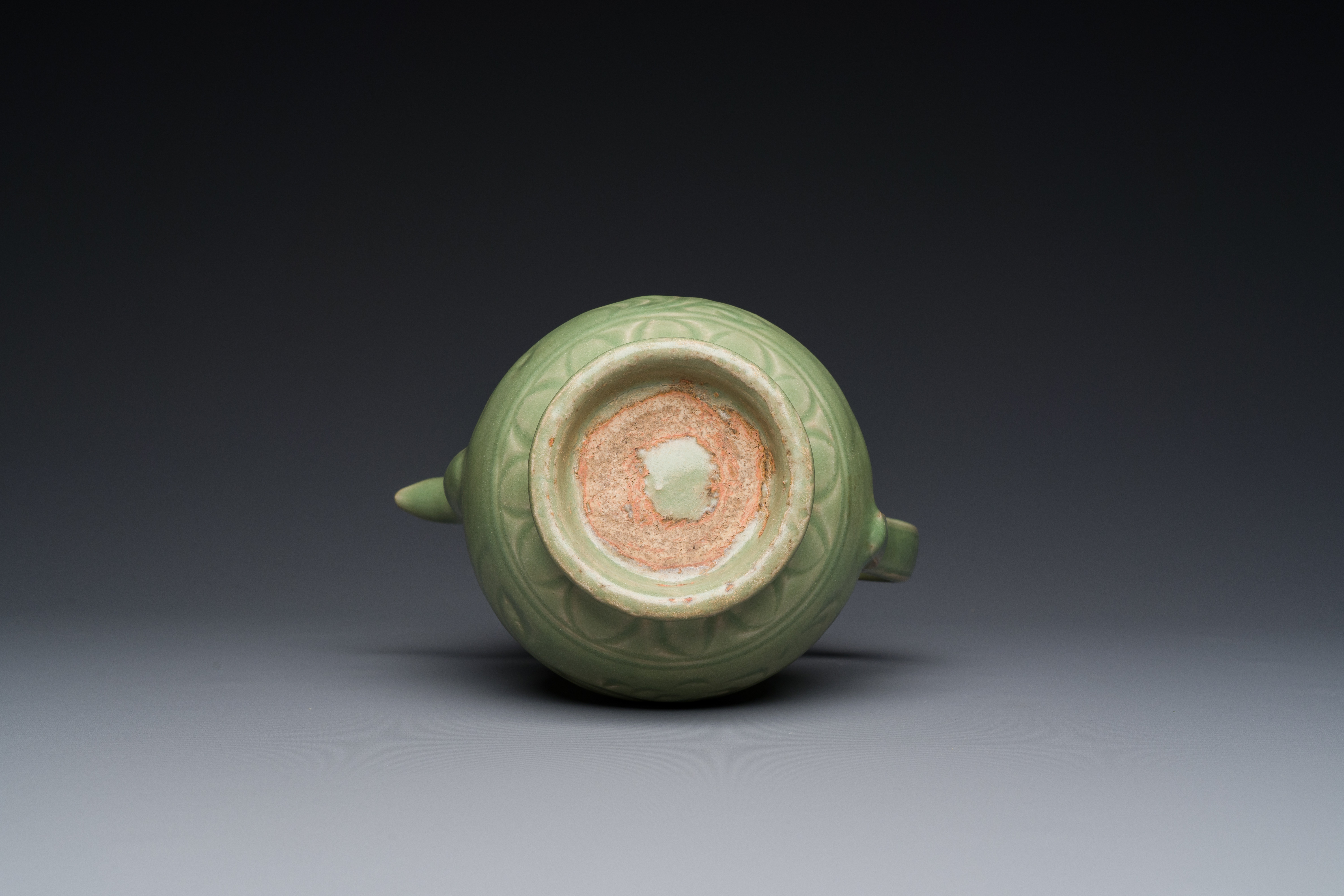 A Chinese Longquan celadon wine ewer with anhua design, Yuan/Ming - Image 7 of 7
