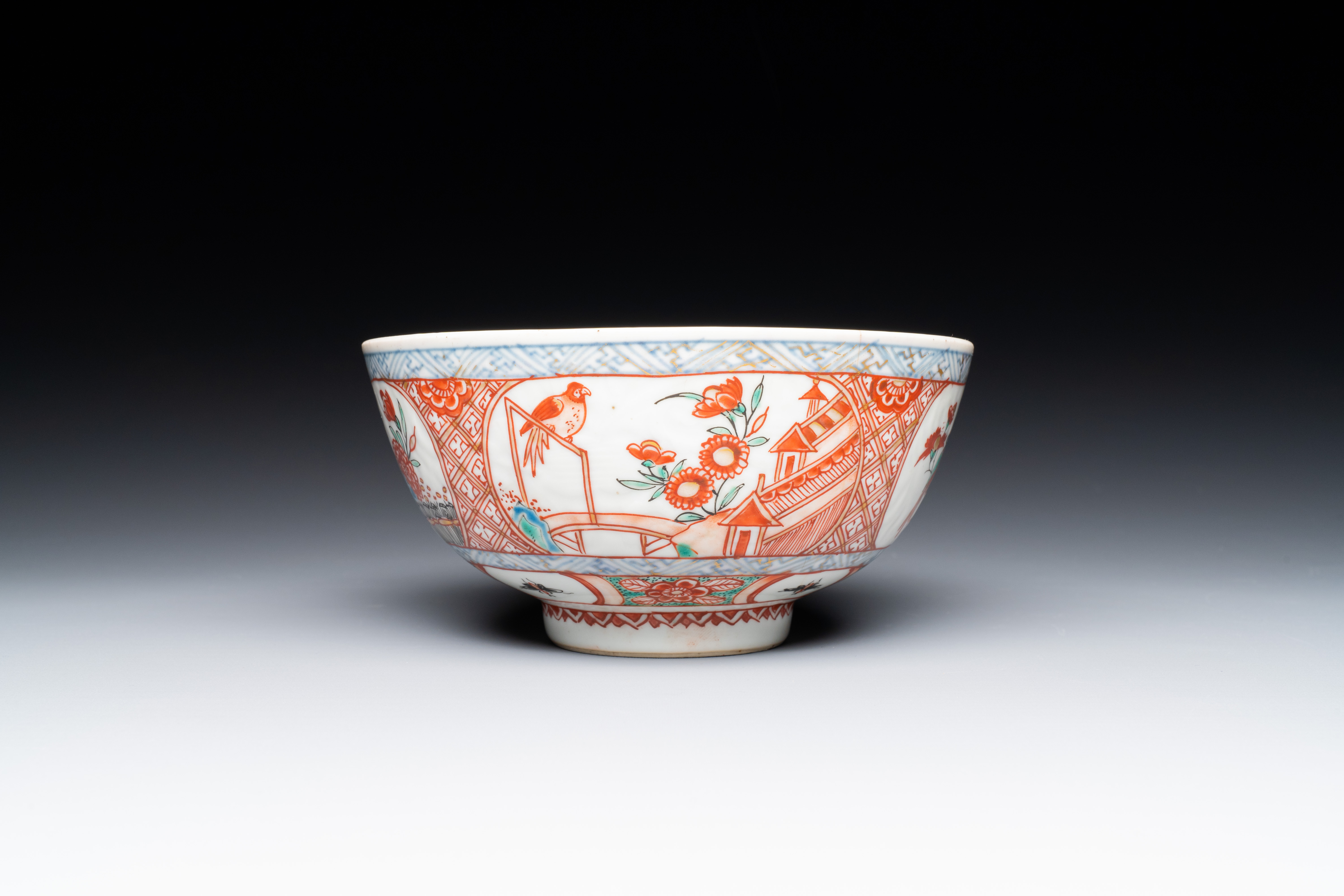 A pair of Chinese English-decorated plates and a Dutch-overdecorated Chinese bowl and plate, Qianlon - Image 7 of 9