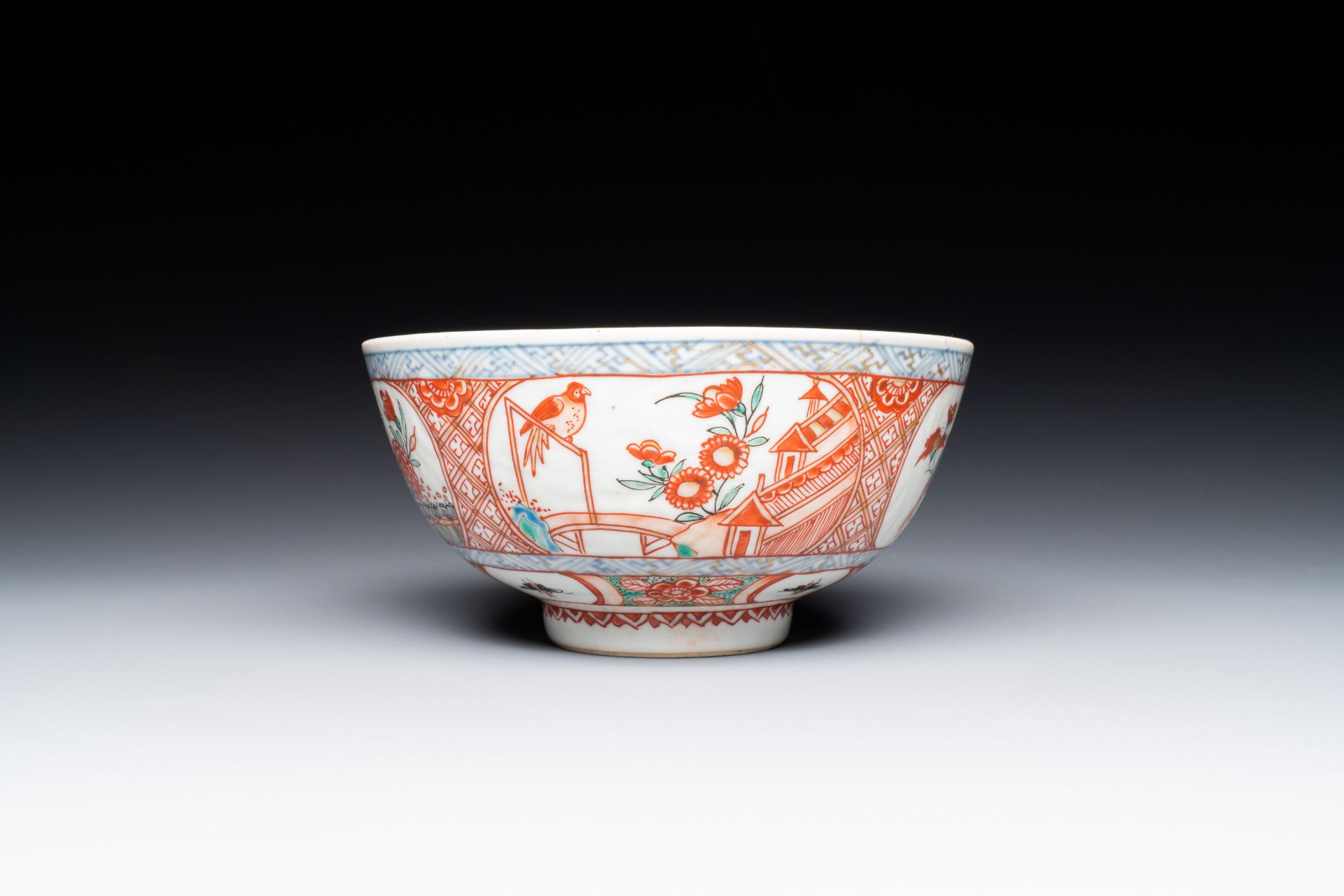 A pair of Chinese English-decorated plates and a Dutch-overdecorated Chinese bowl and plate, Qianlon - Bild 7 aus 9