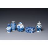 Four Chinese blue and white vases and a box with cover, all marked, 18/19th C.