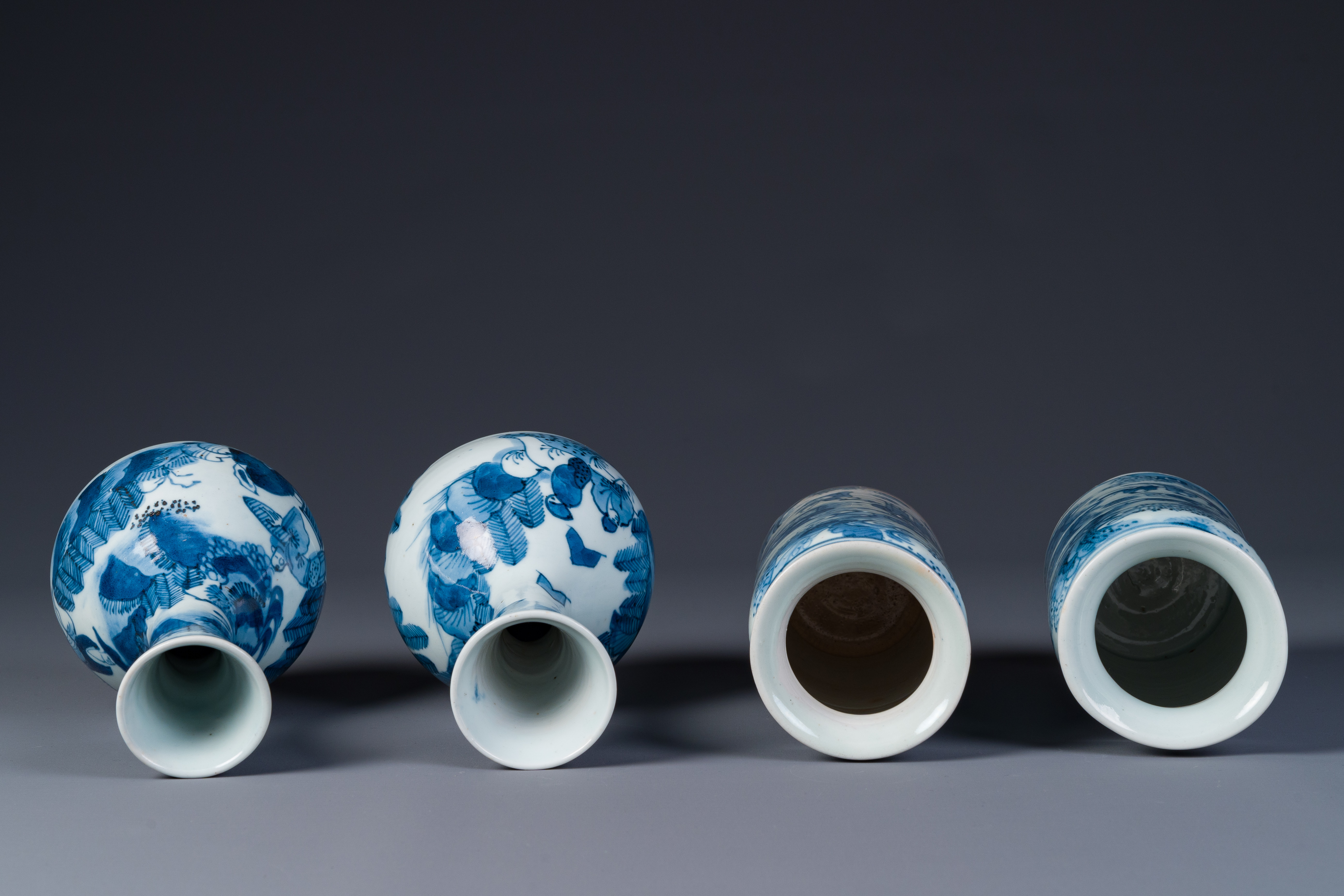 Two pairs of Japanese blue and white vases with figures in a landscape, Edo, 17th C. - Image 5 of 6