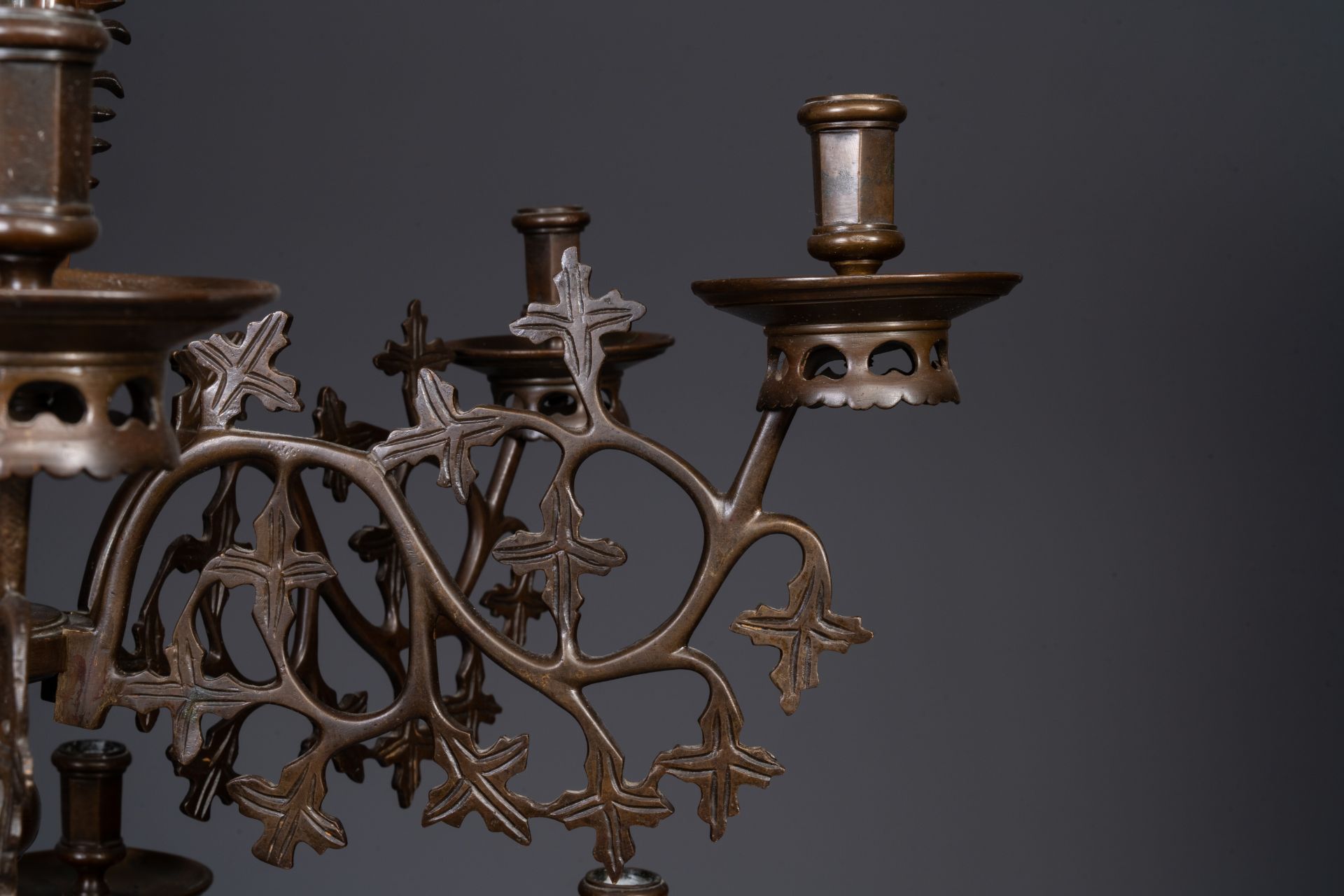 A Flemish or Dutch bronze Gothic Revival large bronze 'Madonna and Child' chandelier, 19th C. - Image 7 of 8