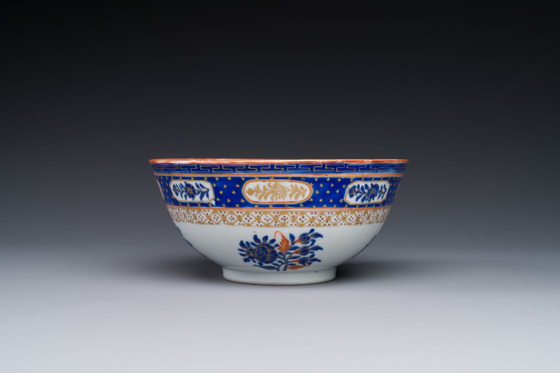 A Chinese Canton polychrome decorated bowl for the Islamic market, 19th C. - Bild 4 aus 5