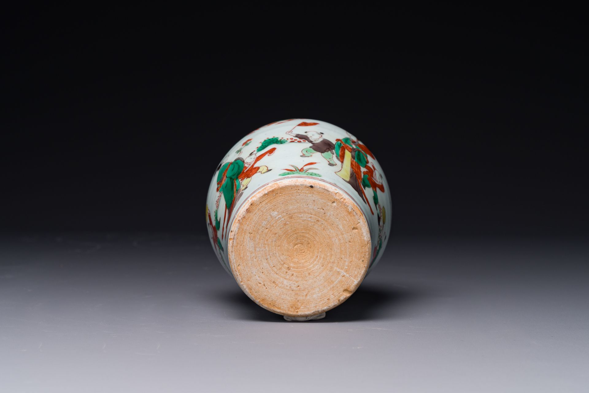 A small Chinese wucai jar with figures in a landscape, Transition period - Image 6 of 6