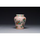A small Chinese wucai jar with floral design, Transition period