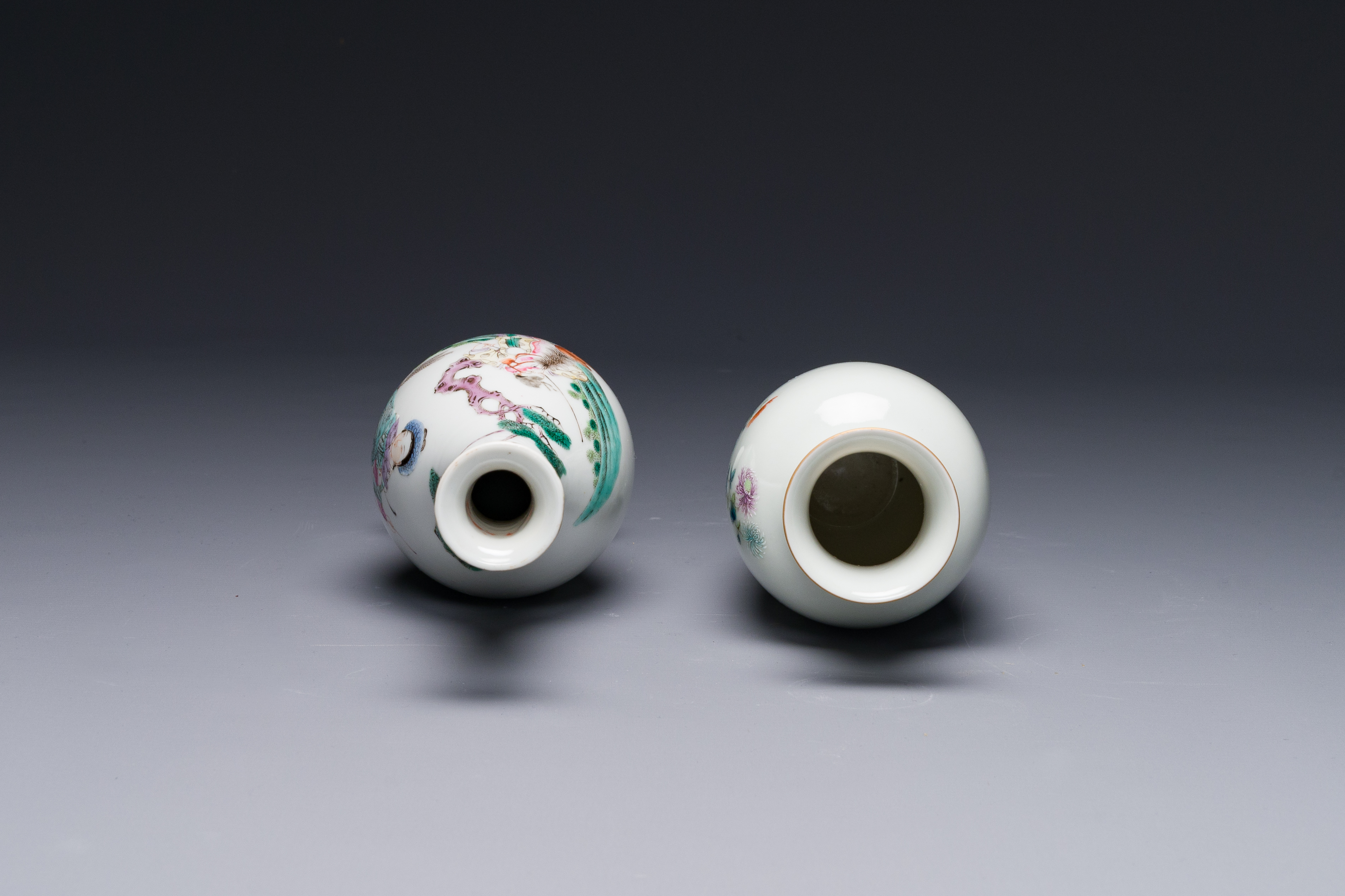 Two Chinese famille rose vase, Ju Ren Tang å±…ä»å ‚ mark, 19/20th C. - Image 3 of 4
