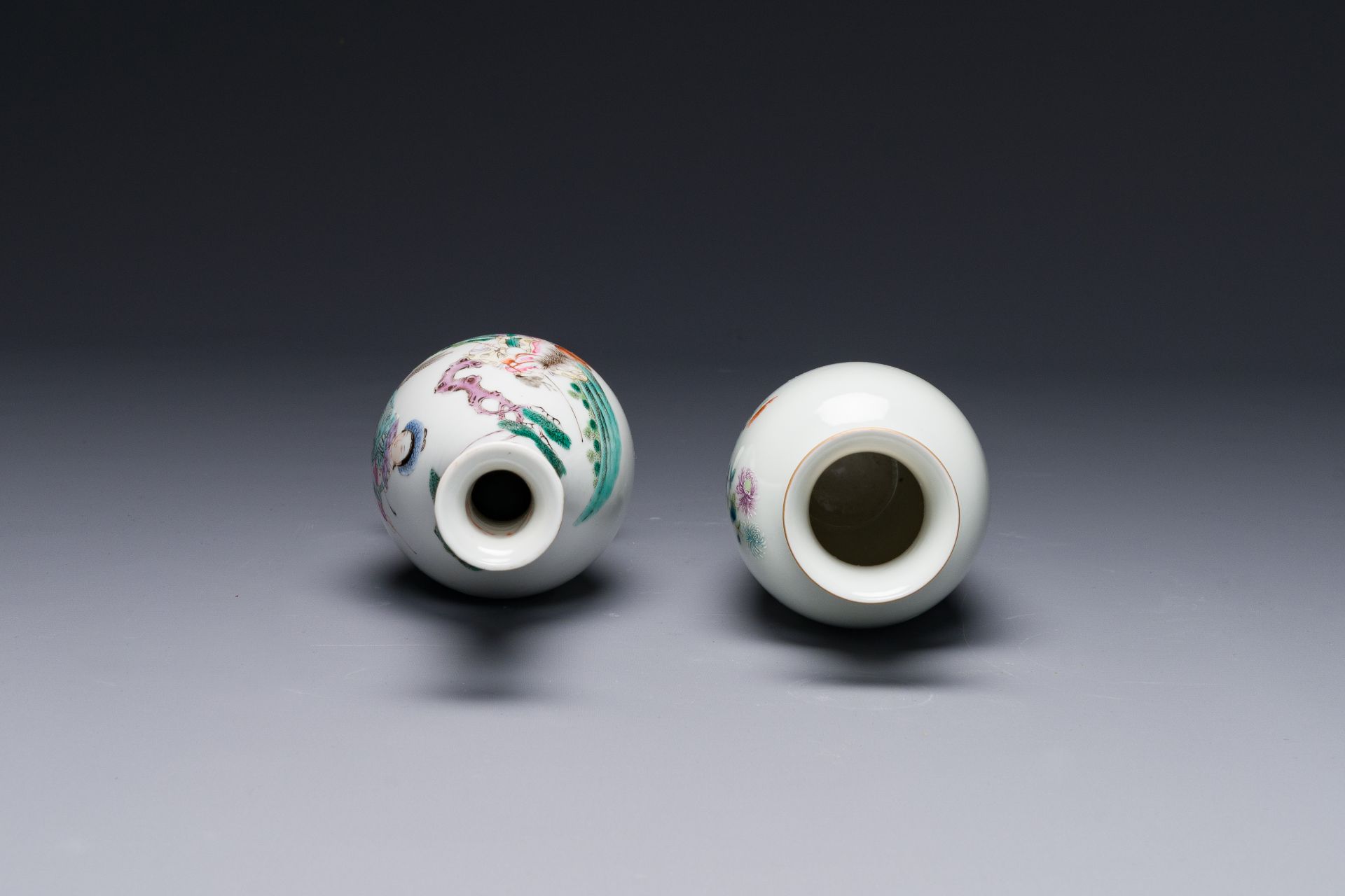 Two Chinese famille rose vase, Ju Ren Tang å±…ä»å ‚ mark, 19/20th C. - Bild 3 aus 4