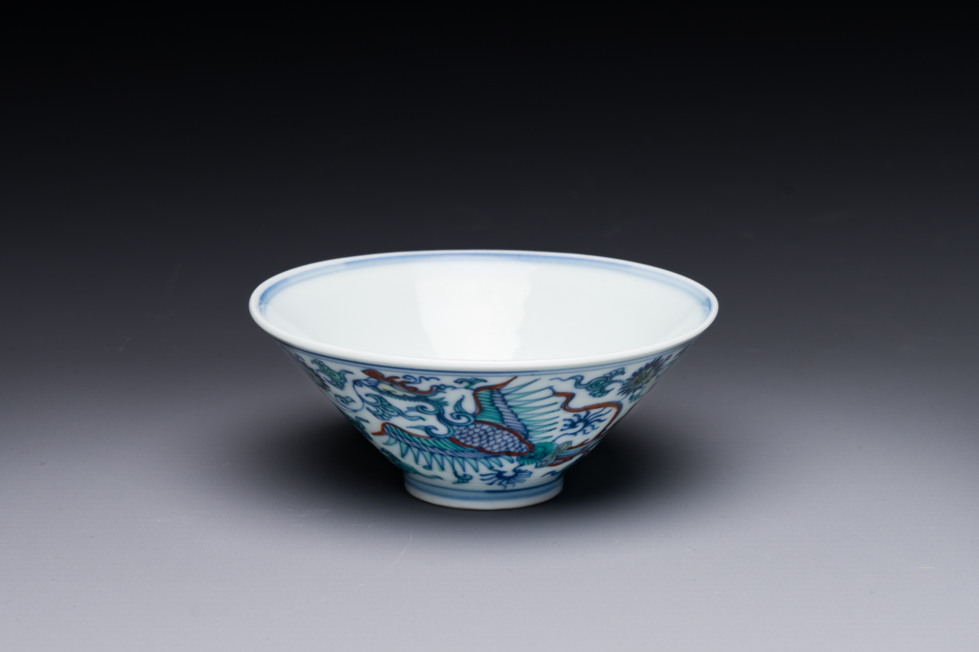 A Chinese doucai conical 'phoenixes' bowl, Chenghua mark, Kangxi/Yongzheng - Image 2 of 3