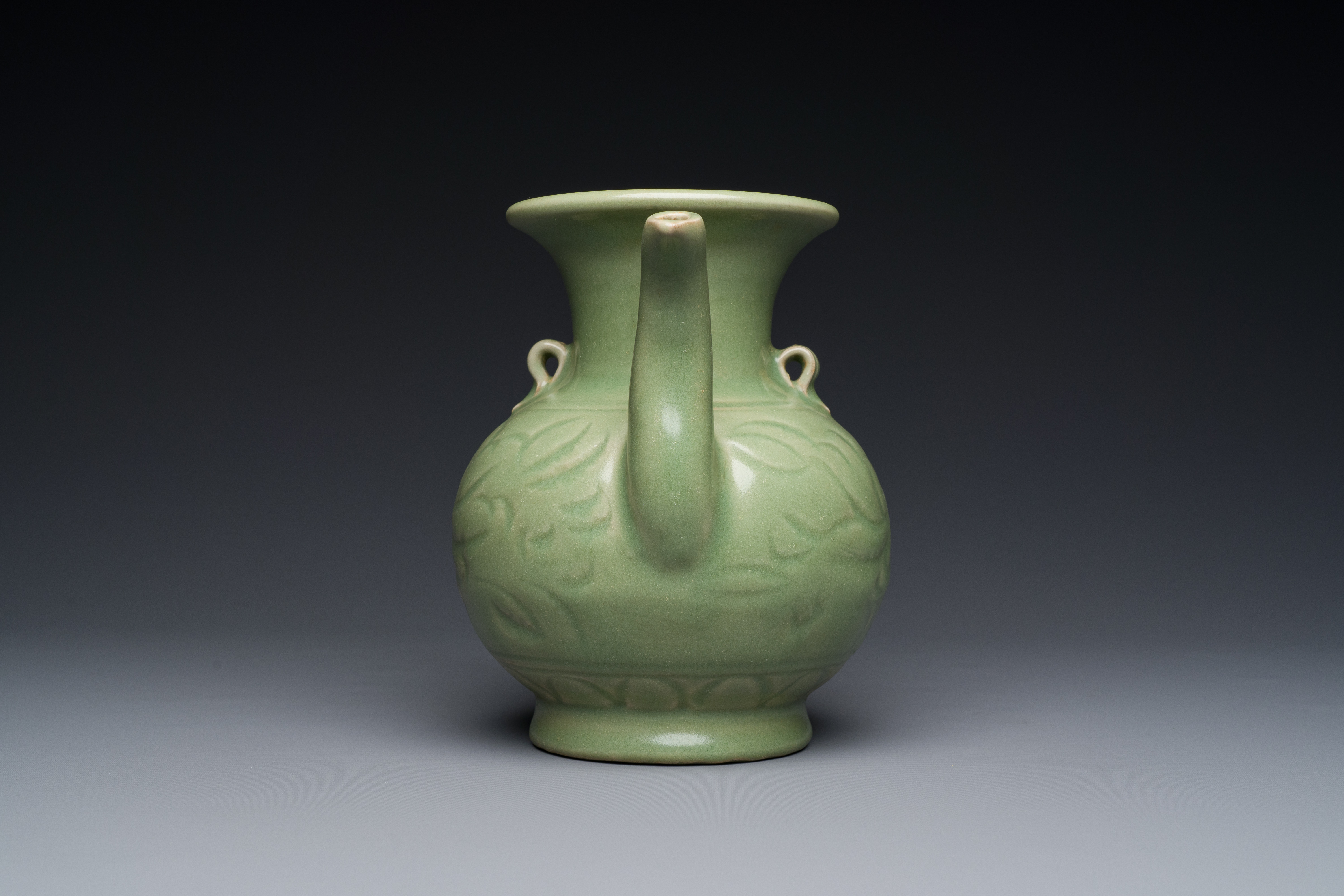 A Chinese Longquan celadon wine ewer with anhua design, Yuan/Ming - Image 5 of 7