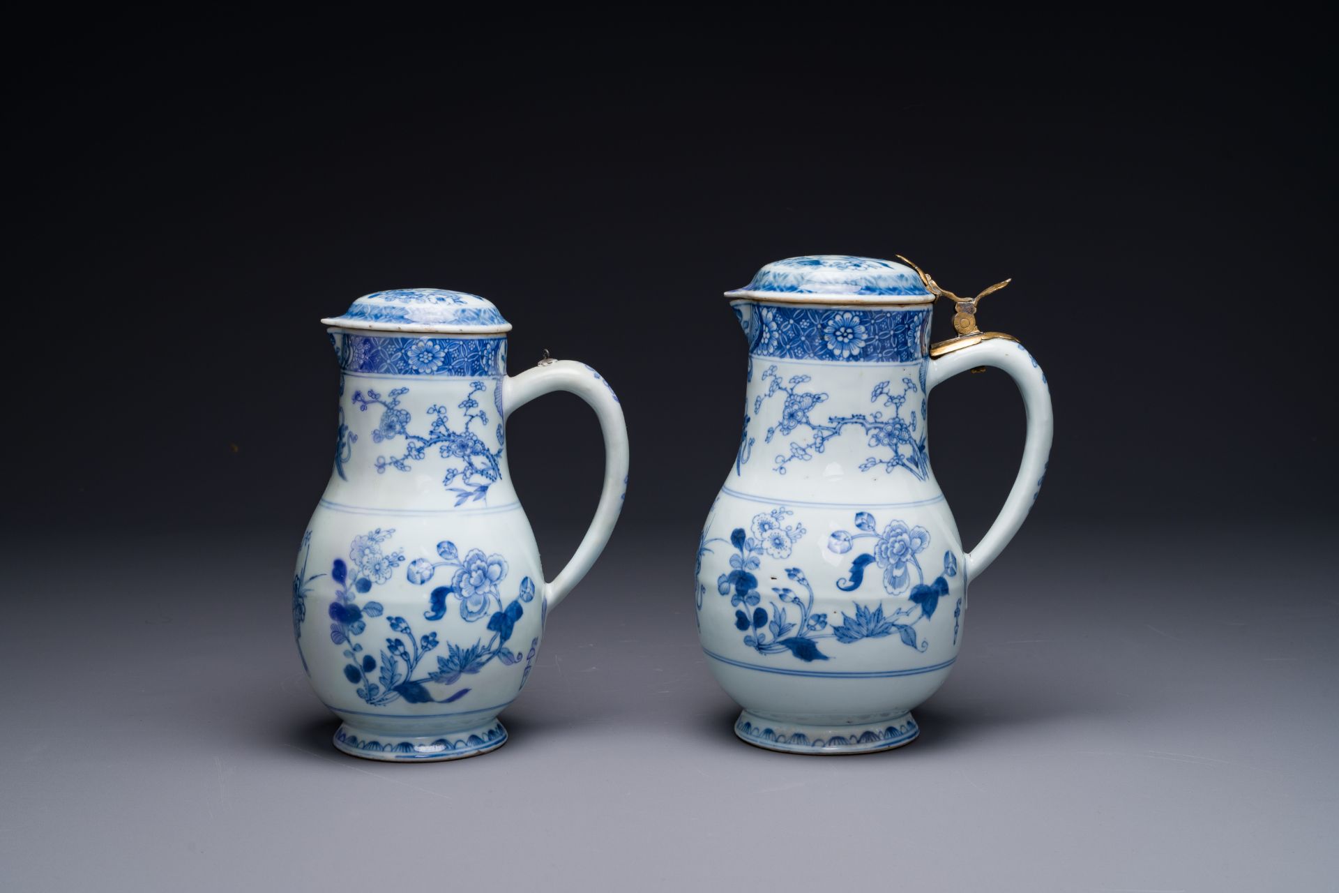Two Chinese blue-white jugs and cover with floral decor, Yongzheng/Qianlong