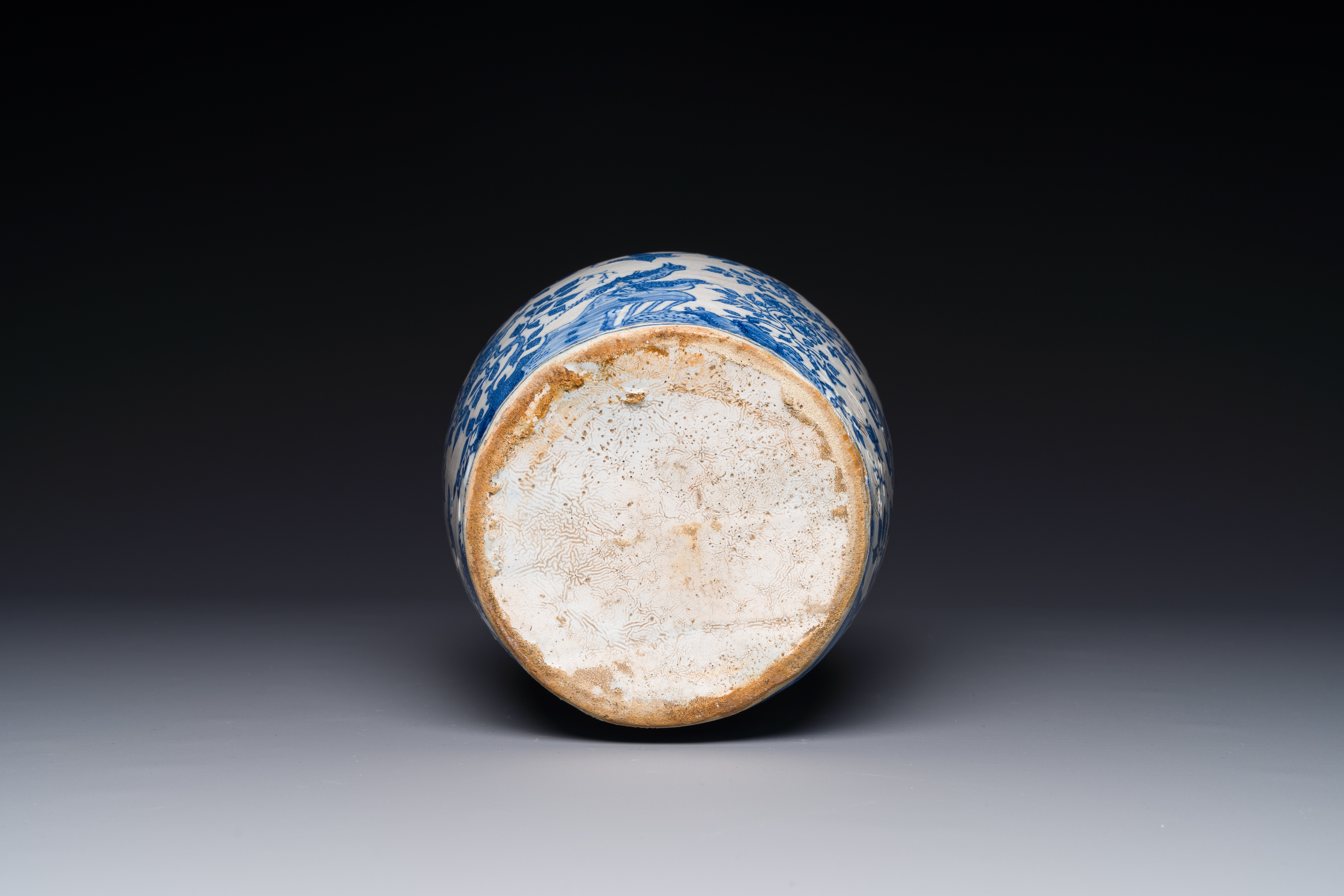 A Dutch blue and white chinoiserie bottle vase, Delft or Haarlem, 1st half 17th C. - Image 6 of 7