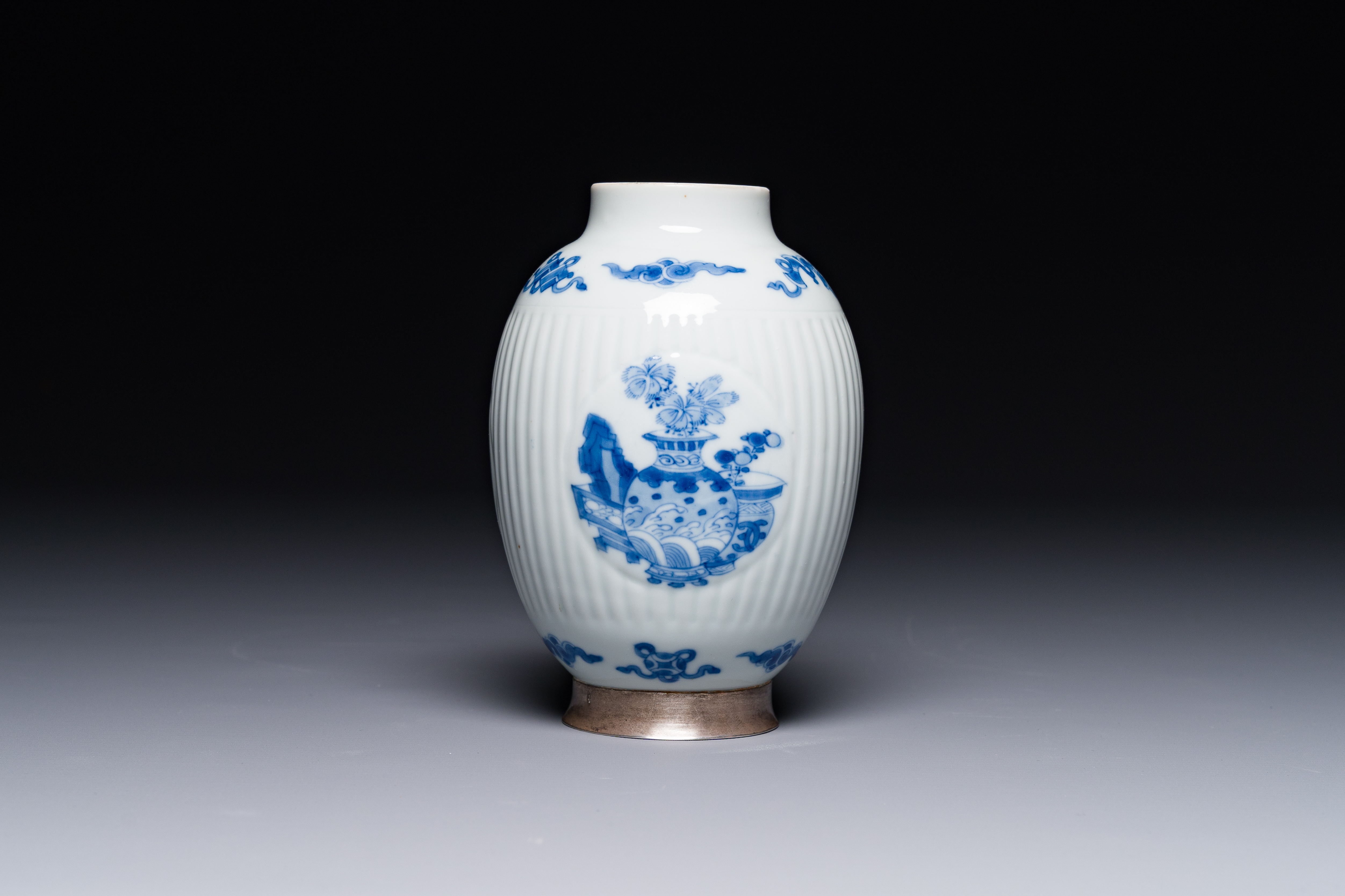 A fine Chinese blue and white silver mounted jar, signed Bo Gu Zhai åšå¤æ–Ž, Jiajing mark, Kangxi - Image 2 of 6