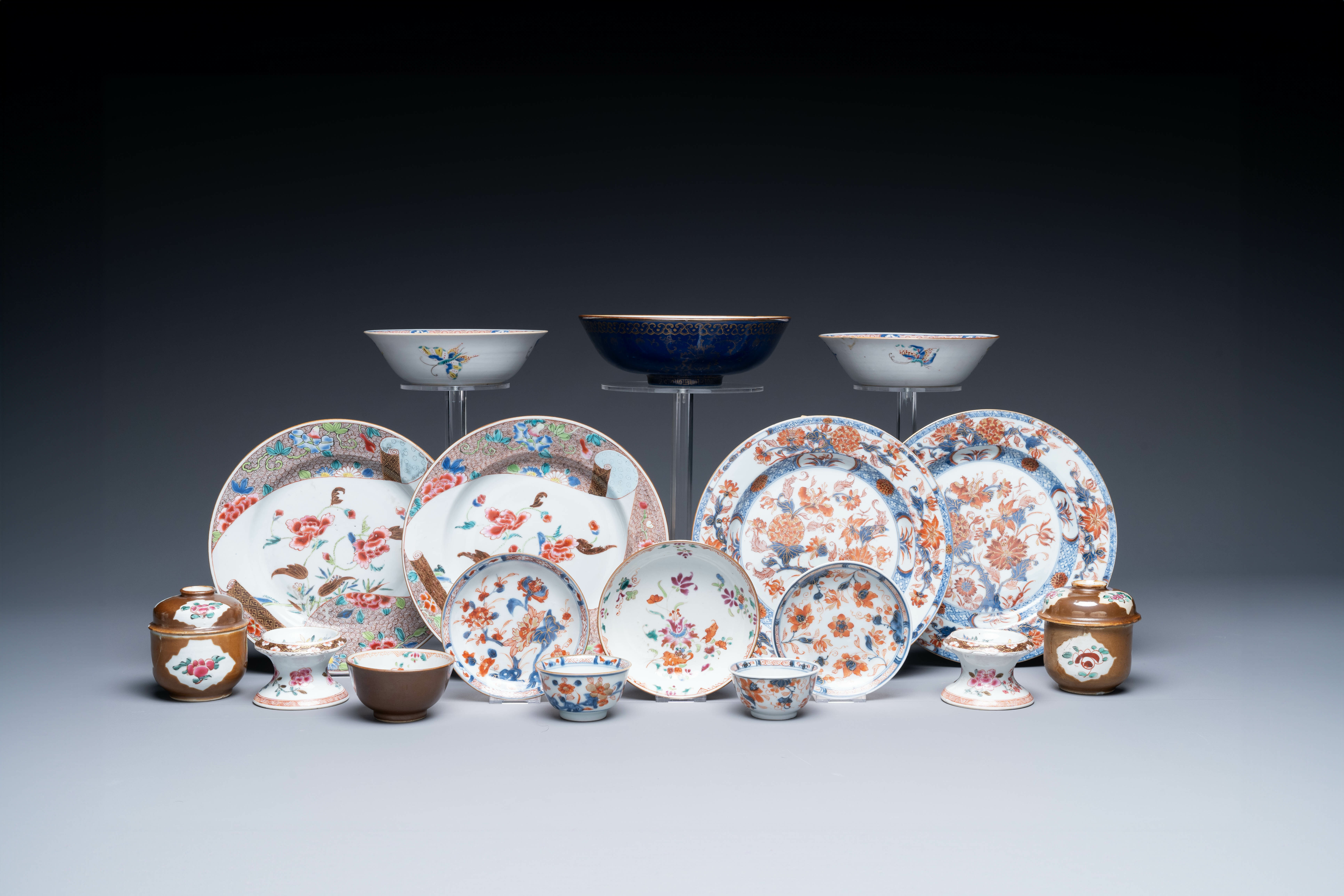 A varied collection of Chinese famille rose and Imari-style porcelain, Yongzheng and later