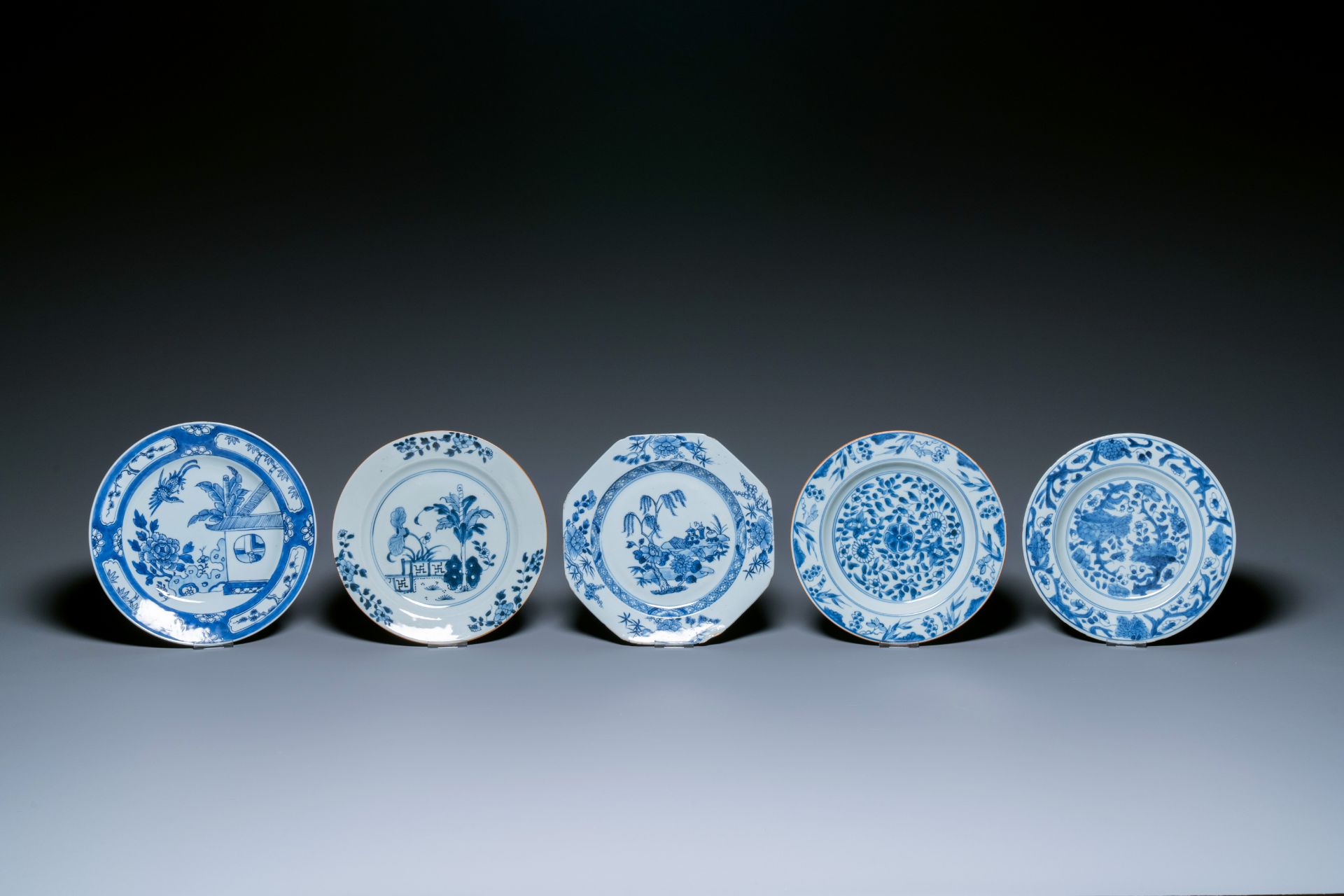 A varied collection of Chinese porcelain, Kangxi and later - Bild 2 aus 6