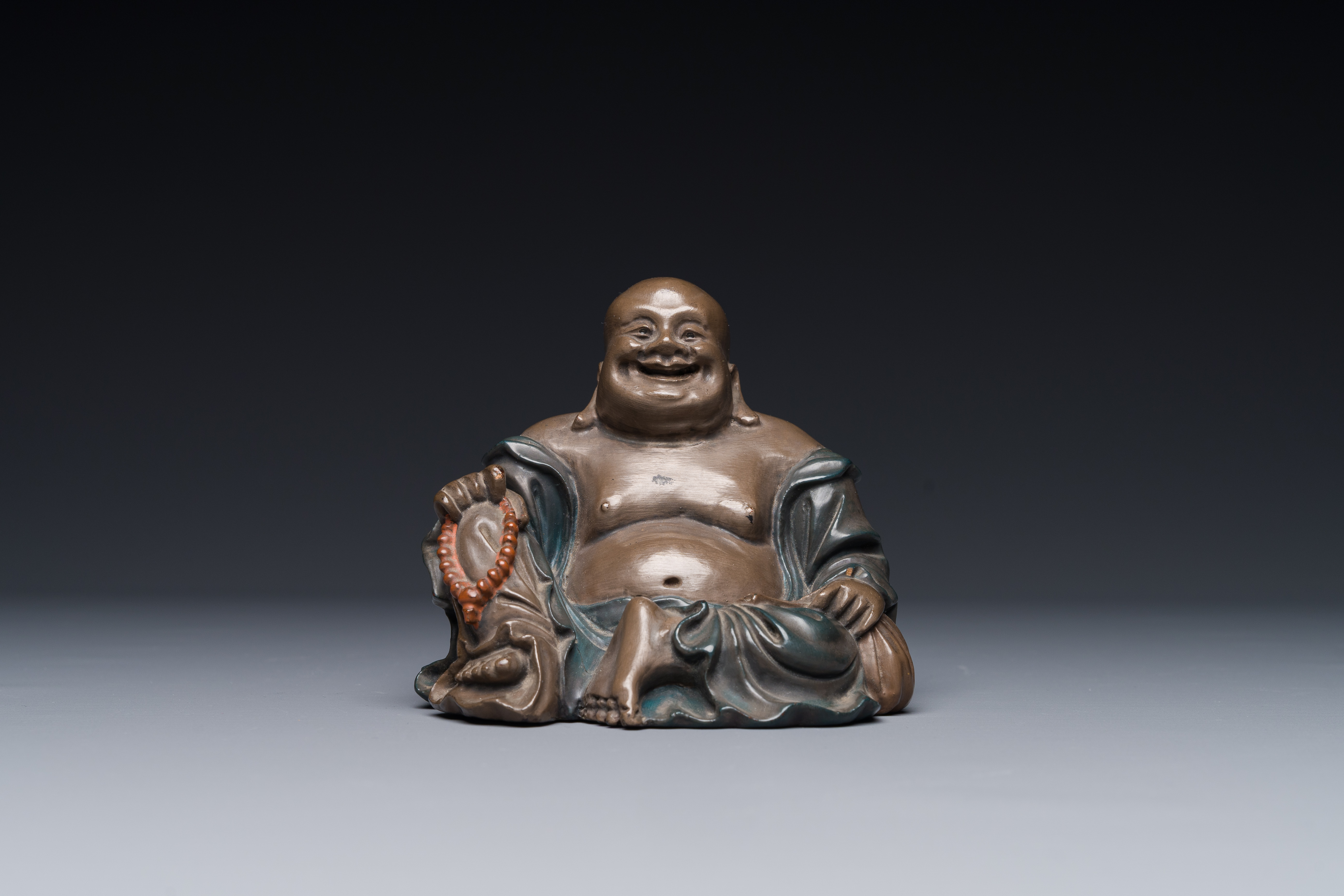 A Chinese Foochow lacquer Buddha on stand, ca. 1900 - Image 3 of 5