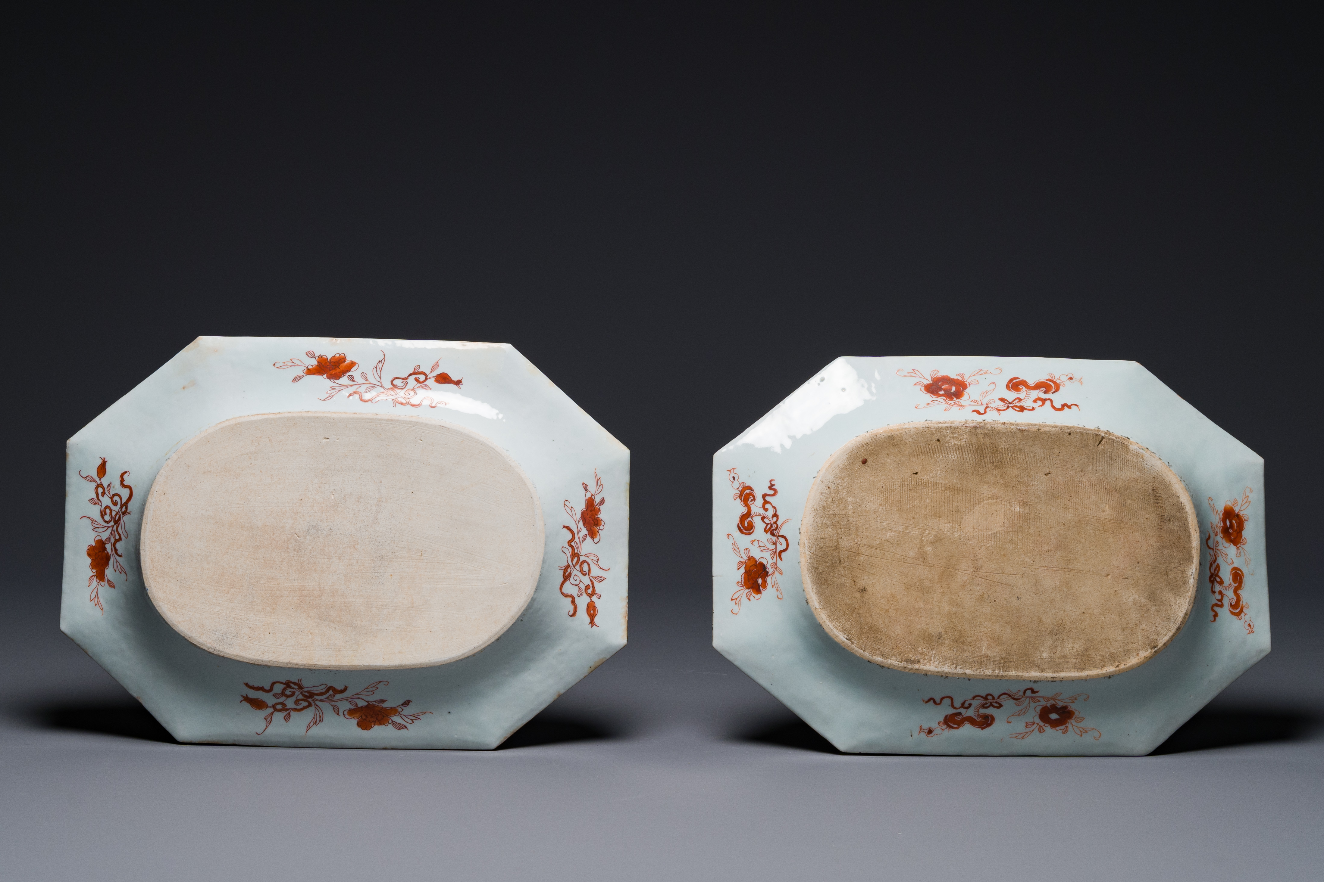 A pair of octagonal Chinese blue and white 'Xi Xiang Ji' dishes and a pair of famille rose dishes, Y - Image 6 of 6