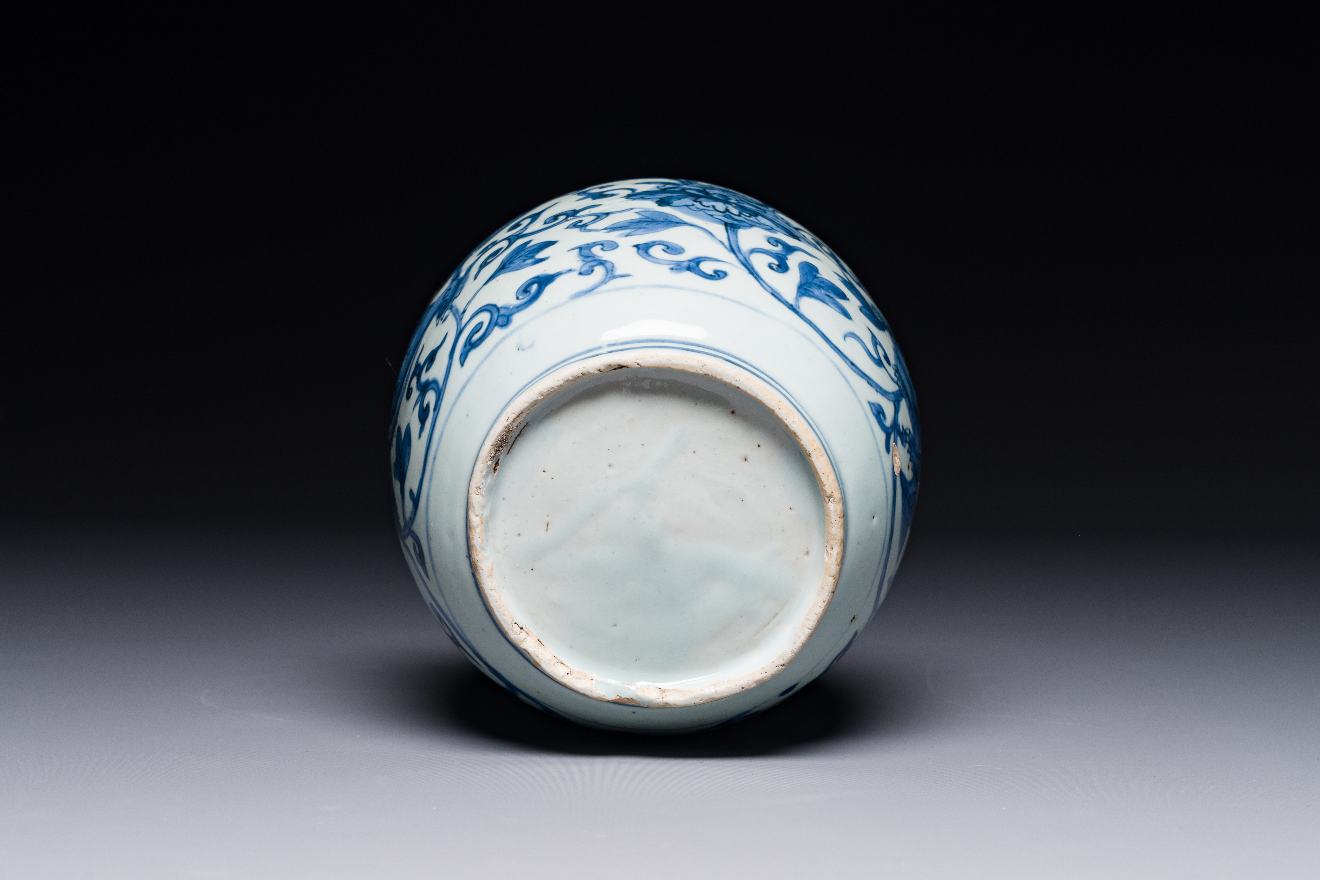 A Chinese blue and white 'Buddhist lion and lotus scroll' jar, Wanli - Image 6 of 6