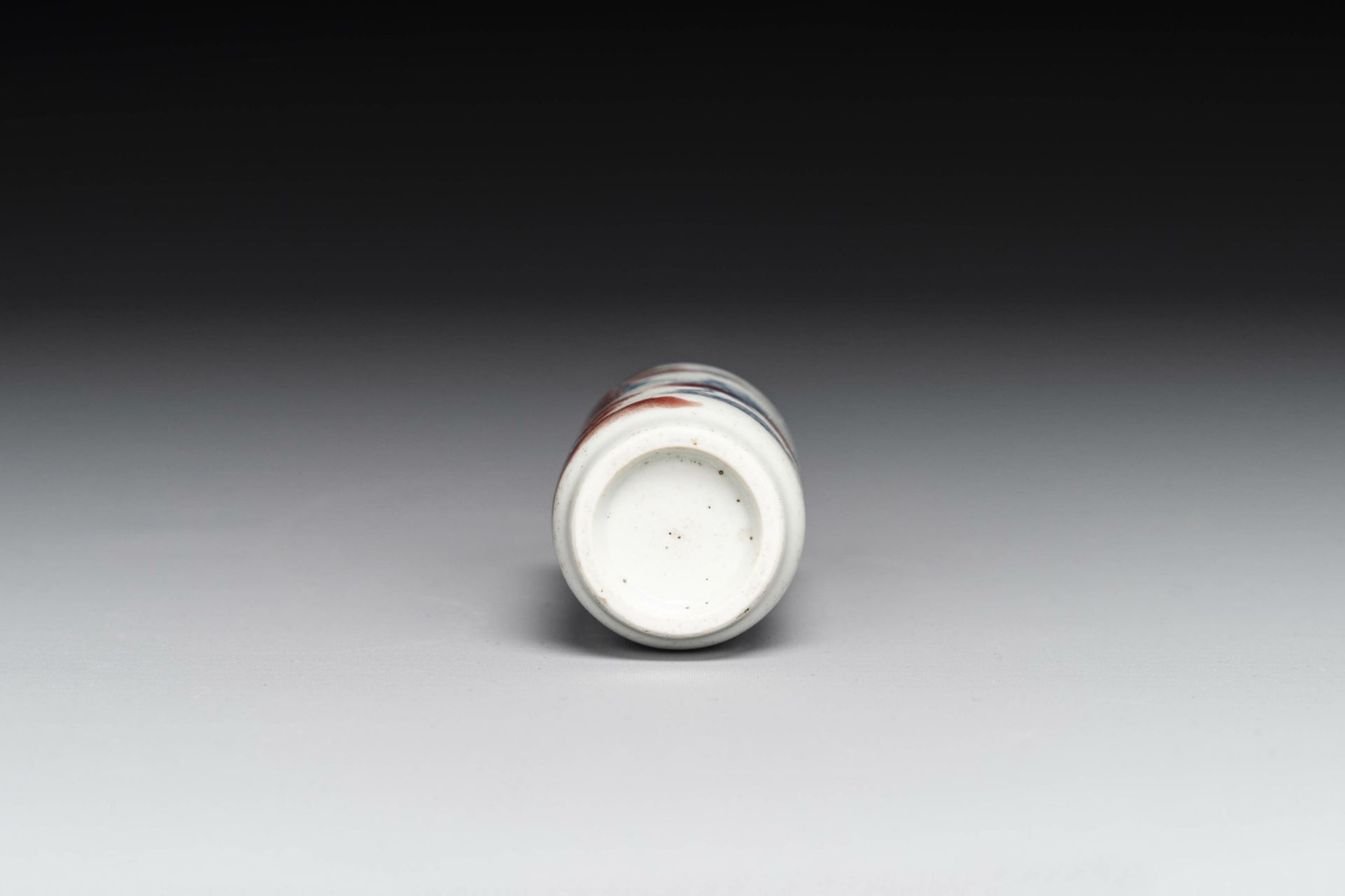 A Chinese blue, white and copper-red snuff bottle with inscription, 19th C. - Bild 6 aus 6
