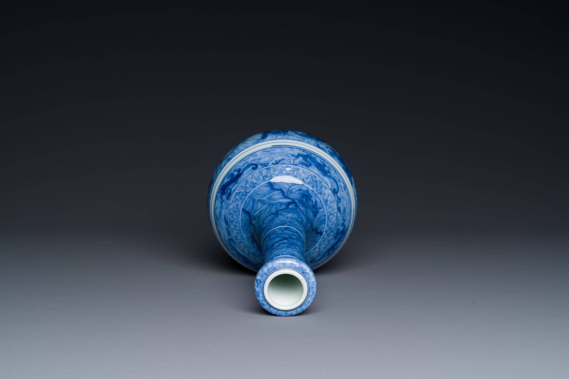 An exceptional Chinese blue and white 'mythic animals' garlic-mouth bottle vase on wooden stand, Kan - Image 6 of 10