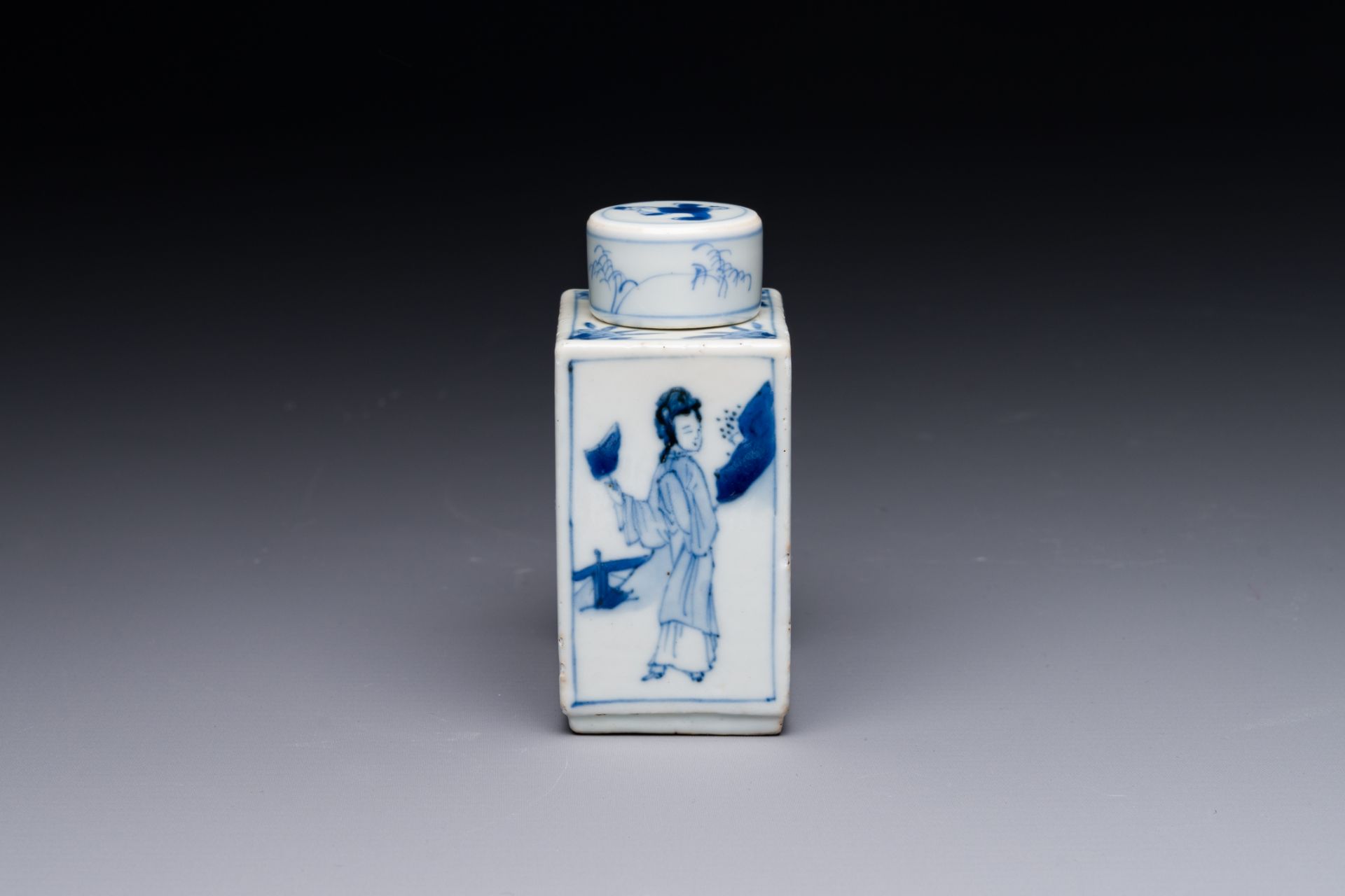 A rectangular Chinese blue and white 'Long Eliza' tea caddy and cover, Kangxi - Image 2 of 7