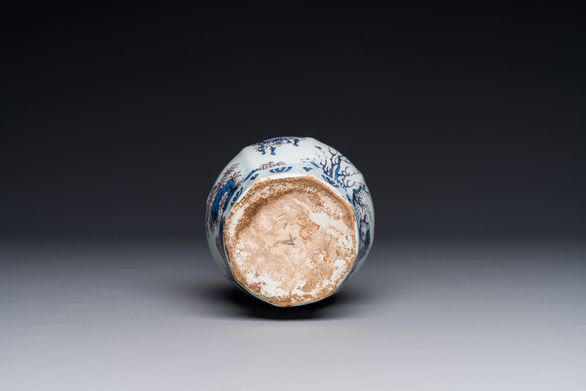 A fine Dutch Delft blue, white and manganese chinoiserie bottle vase, late 17th C. - Image 7 of 7