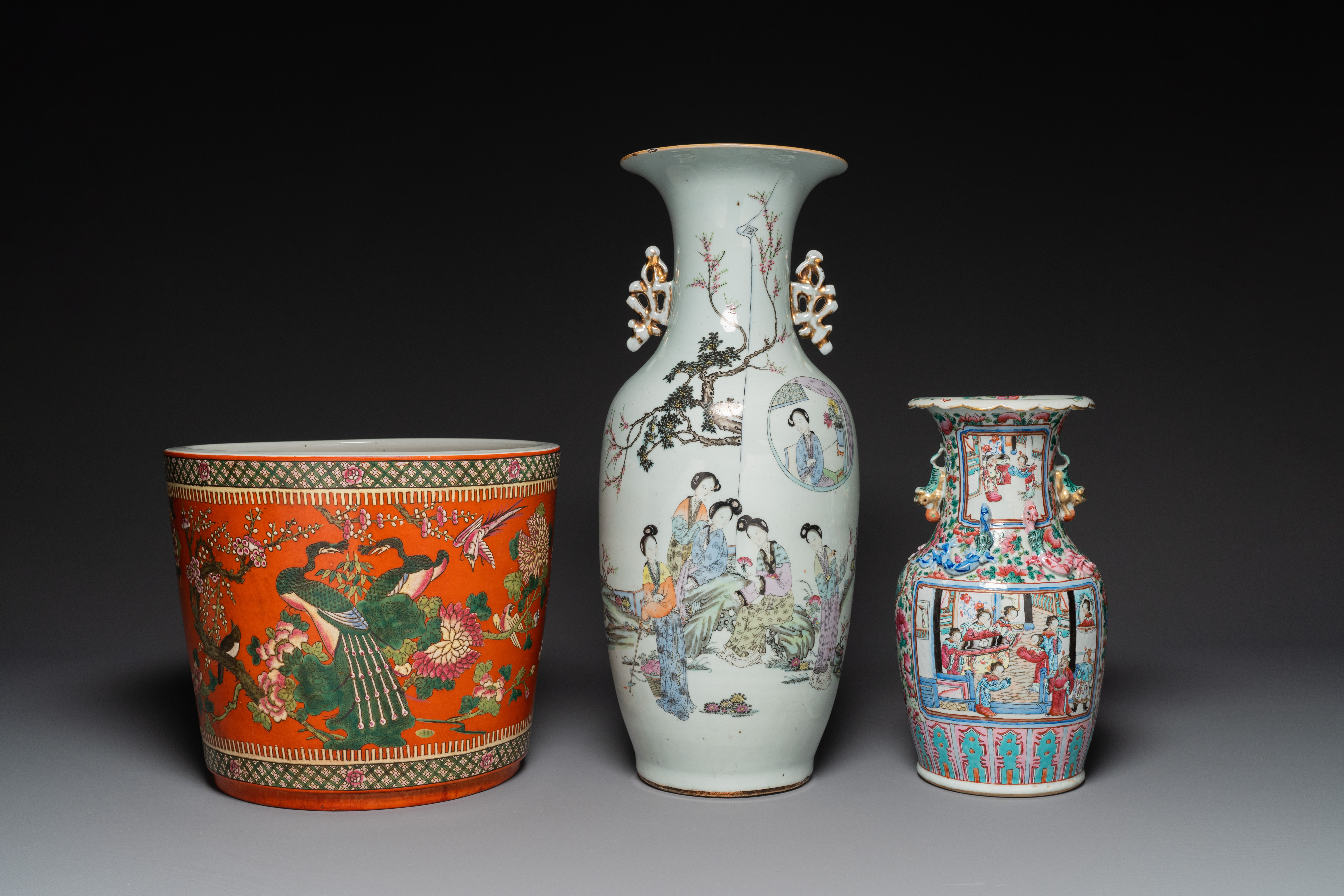 Two Chinese famille rose vases and a jardiniere, 19/20th C.