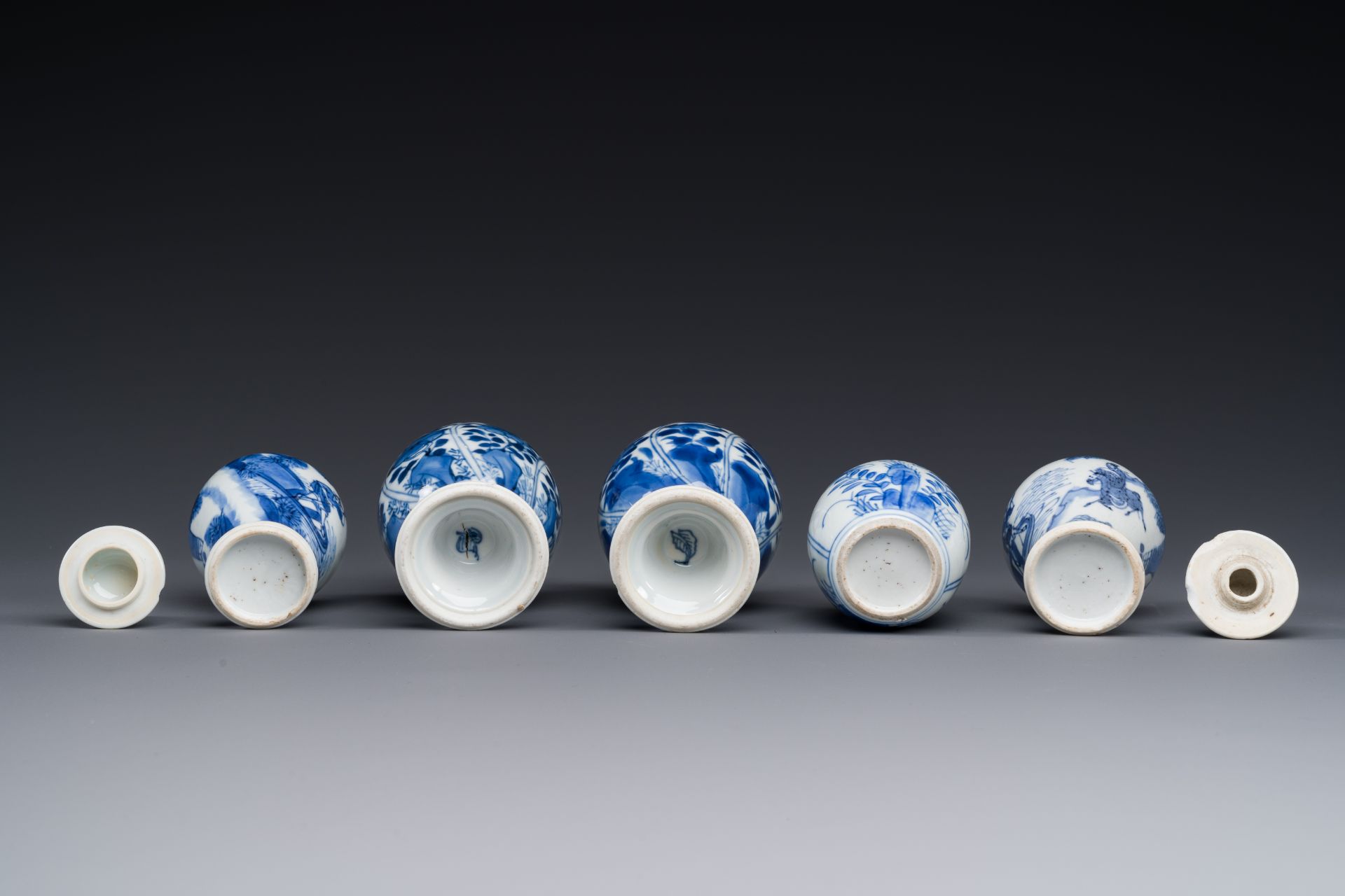 Five Chinese vases in blue and white, Kangxi - Image 5 of 5