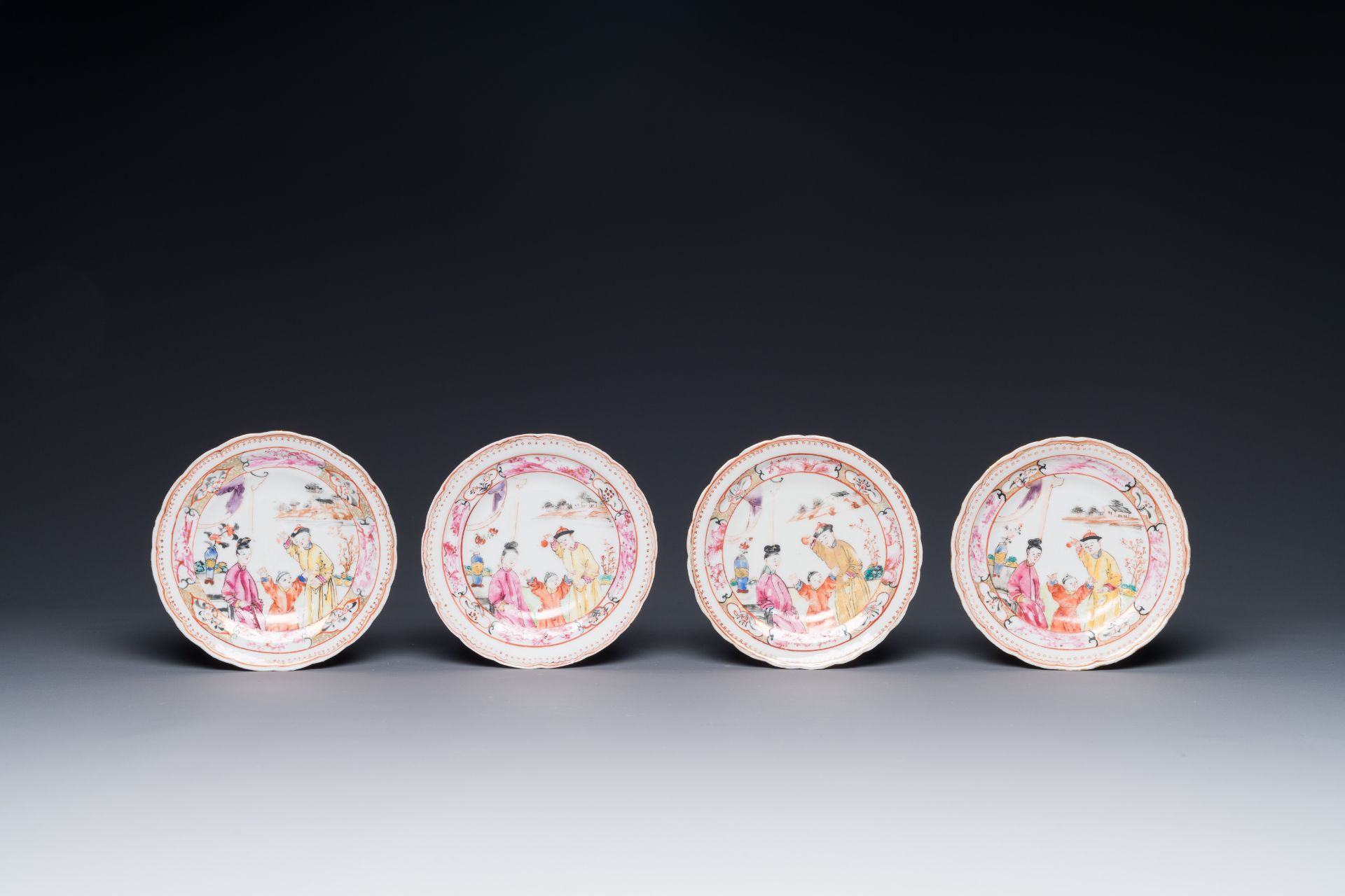 Six Chinese Canton famille rose 'mandarin subject' cups and saucers with four covers, Qianlong - Bild 2 aus 7