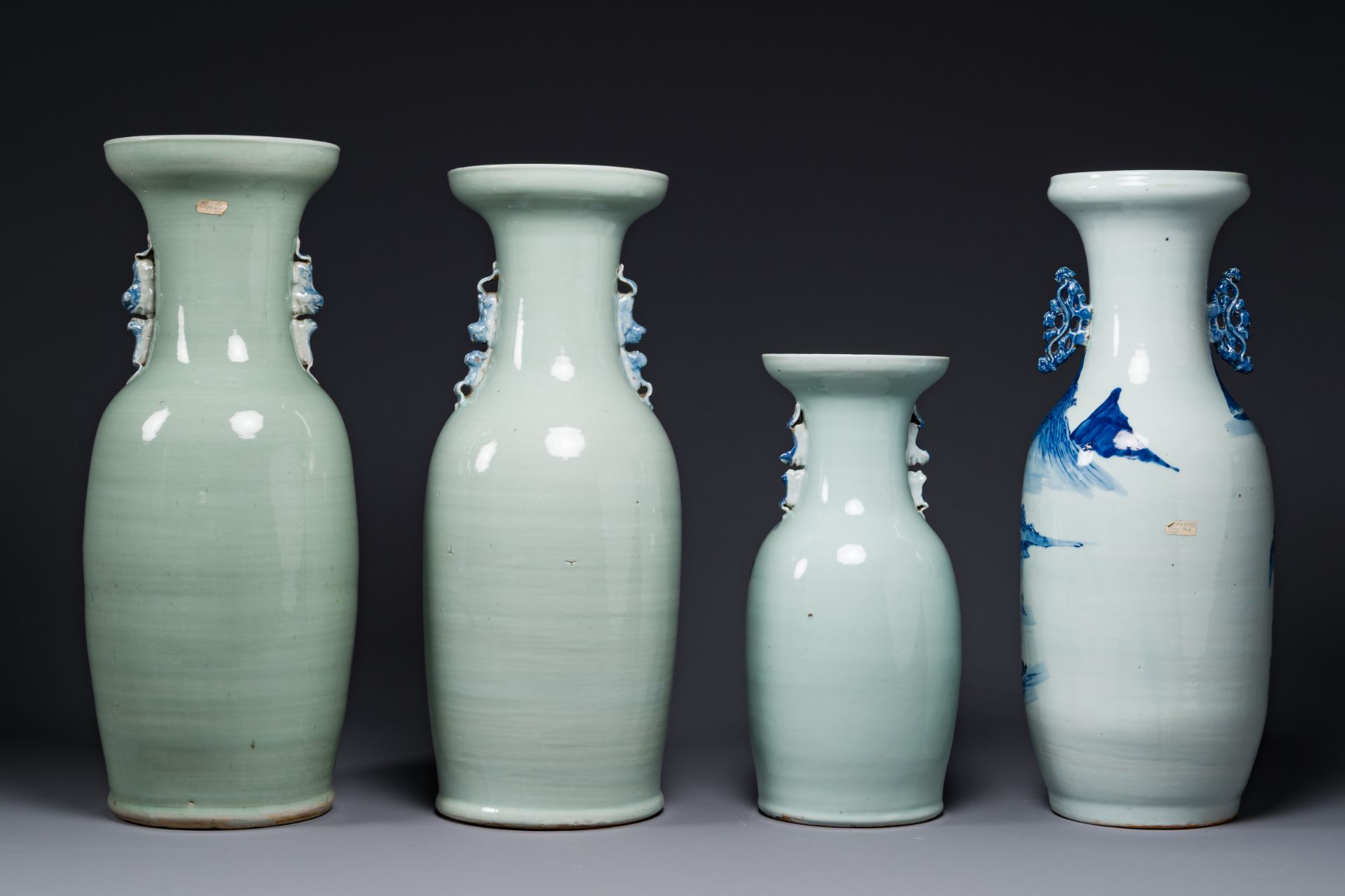 Four Chinese celadon-ground blue and white vases, 19th C. - Bild 3 aus 6