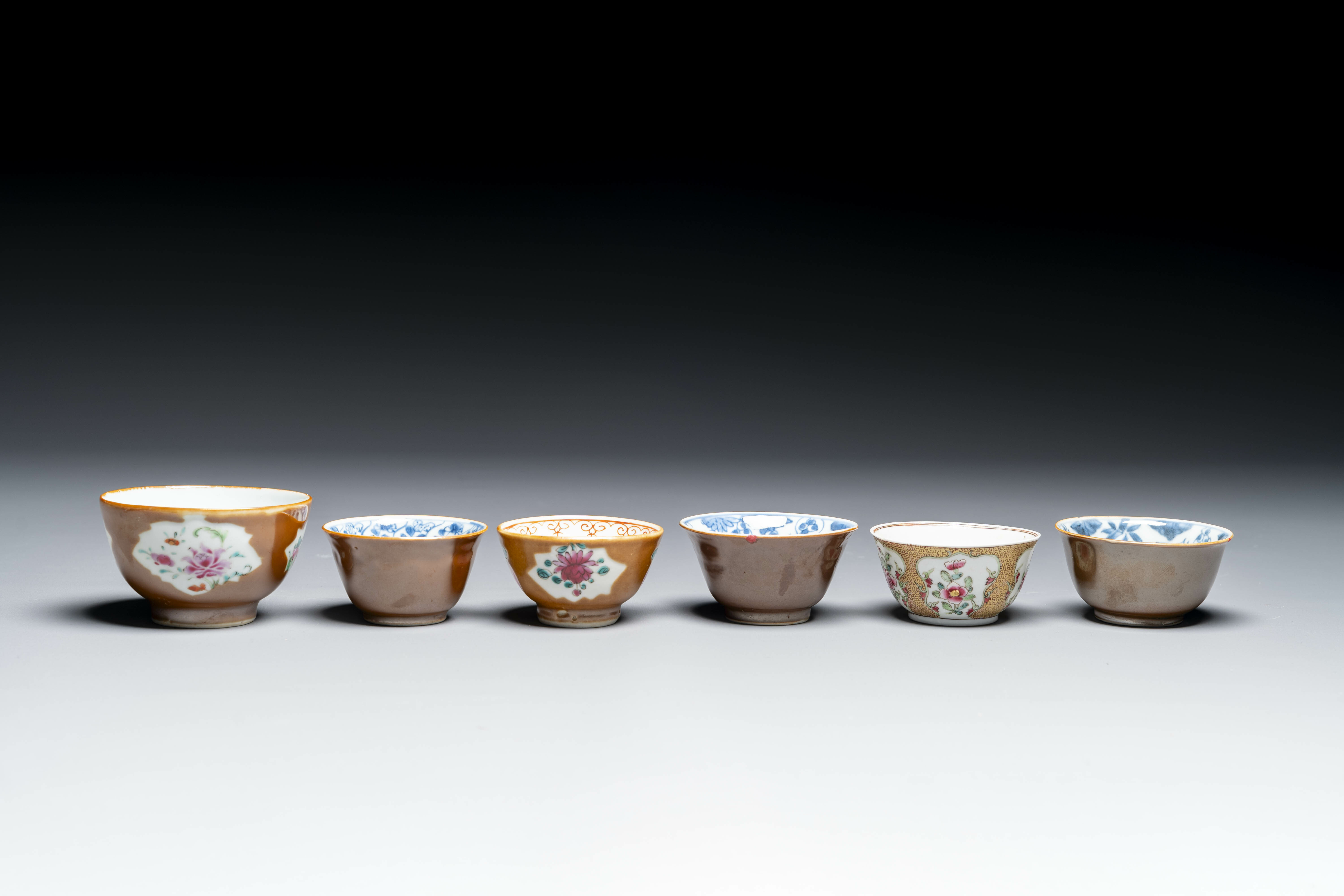 A varied collection of Chinese blue and white, famille rose and Imari-style porcelain, Yongzheng/Qia - Image 8 of 14