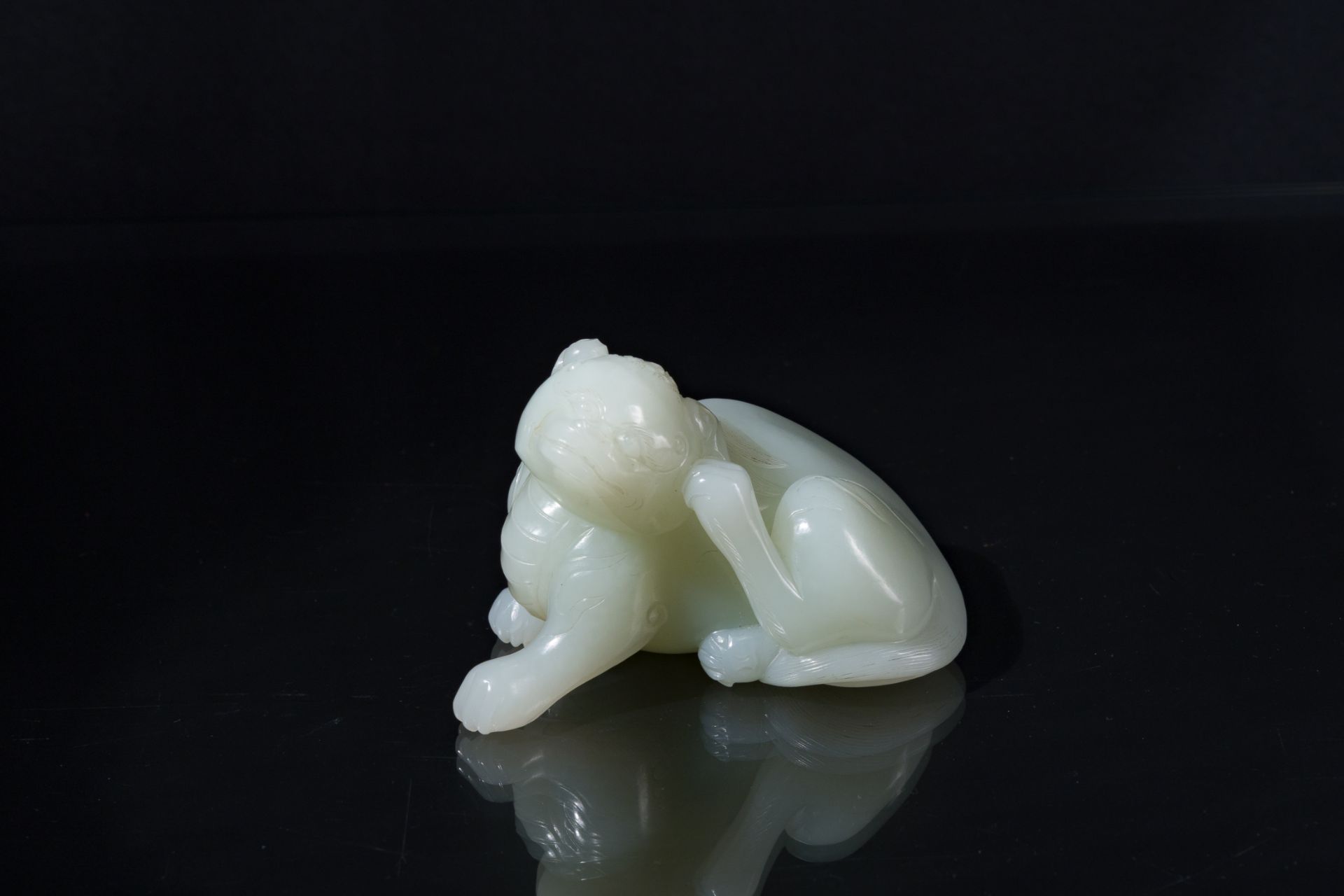 A fine Chinese celadon jade sculpture of a mythical beast, 17/18th C.